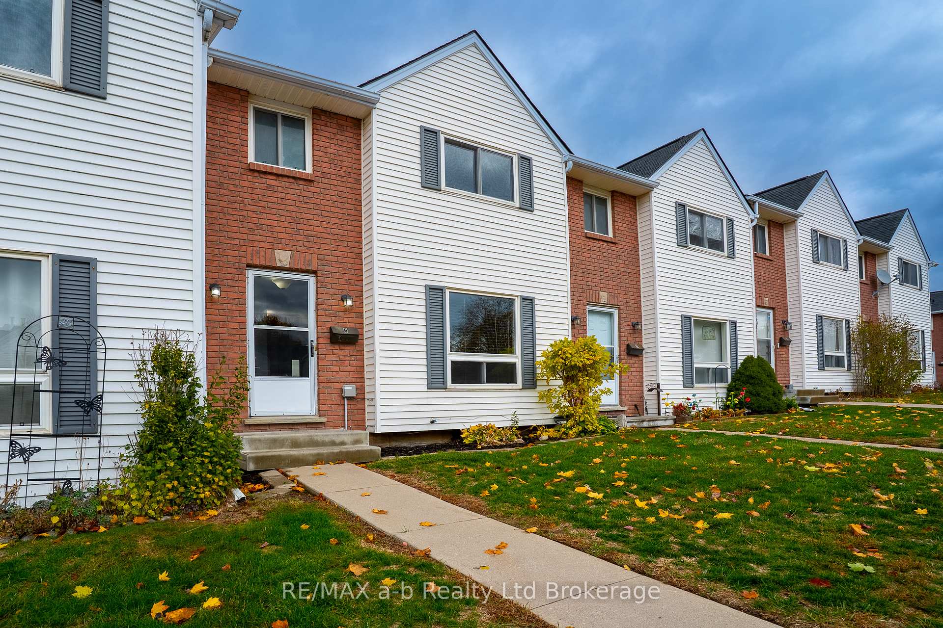 380 Quarter Town Line 6, Tillsonburg, ON N4G 5L5 — Tillsonburg, Ontario