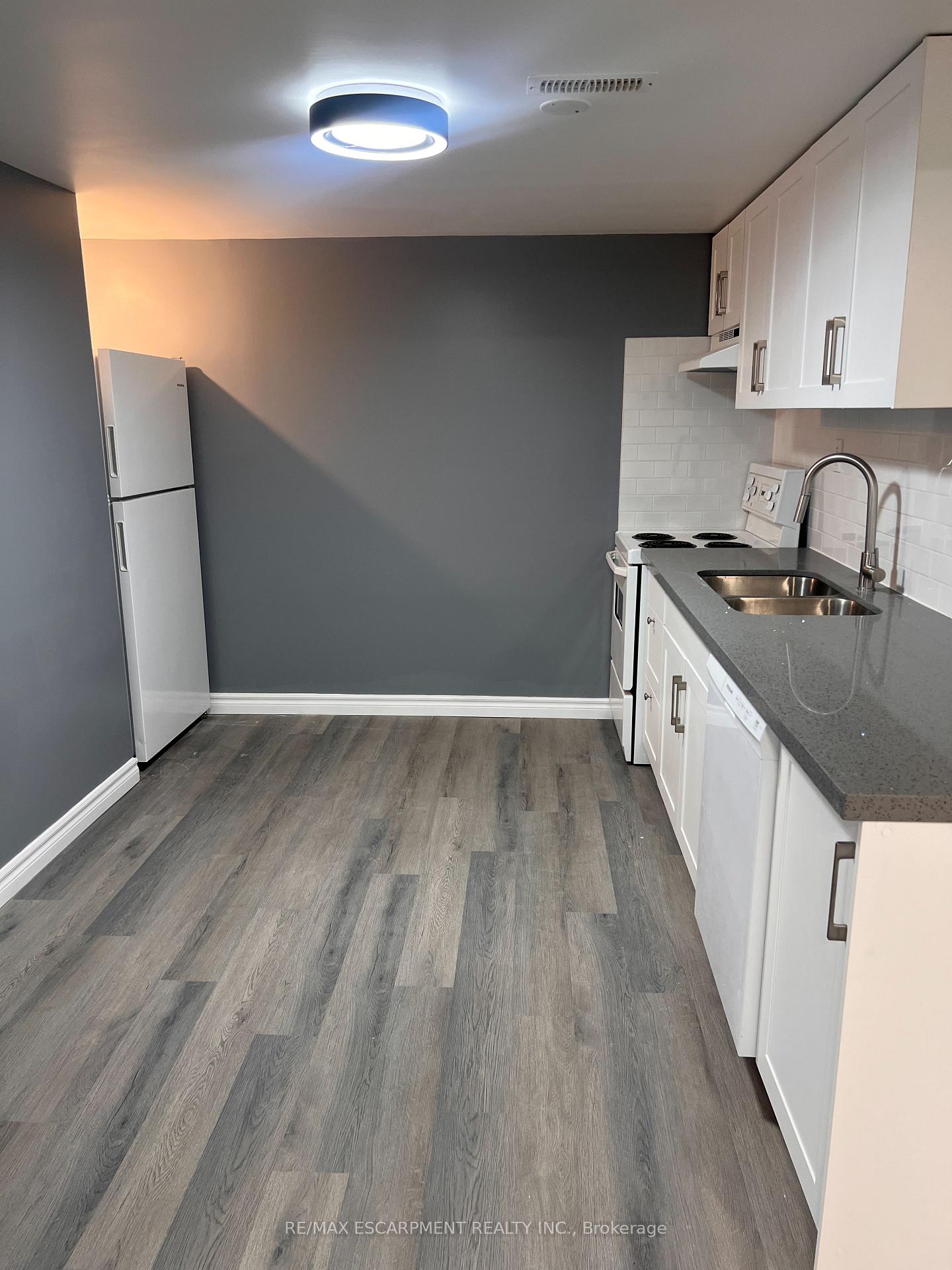 23 Ivanhoe Road LOWER, Brantford — photo 5 of 5