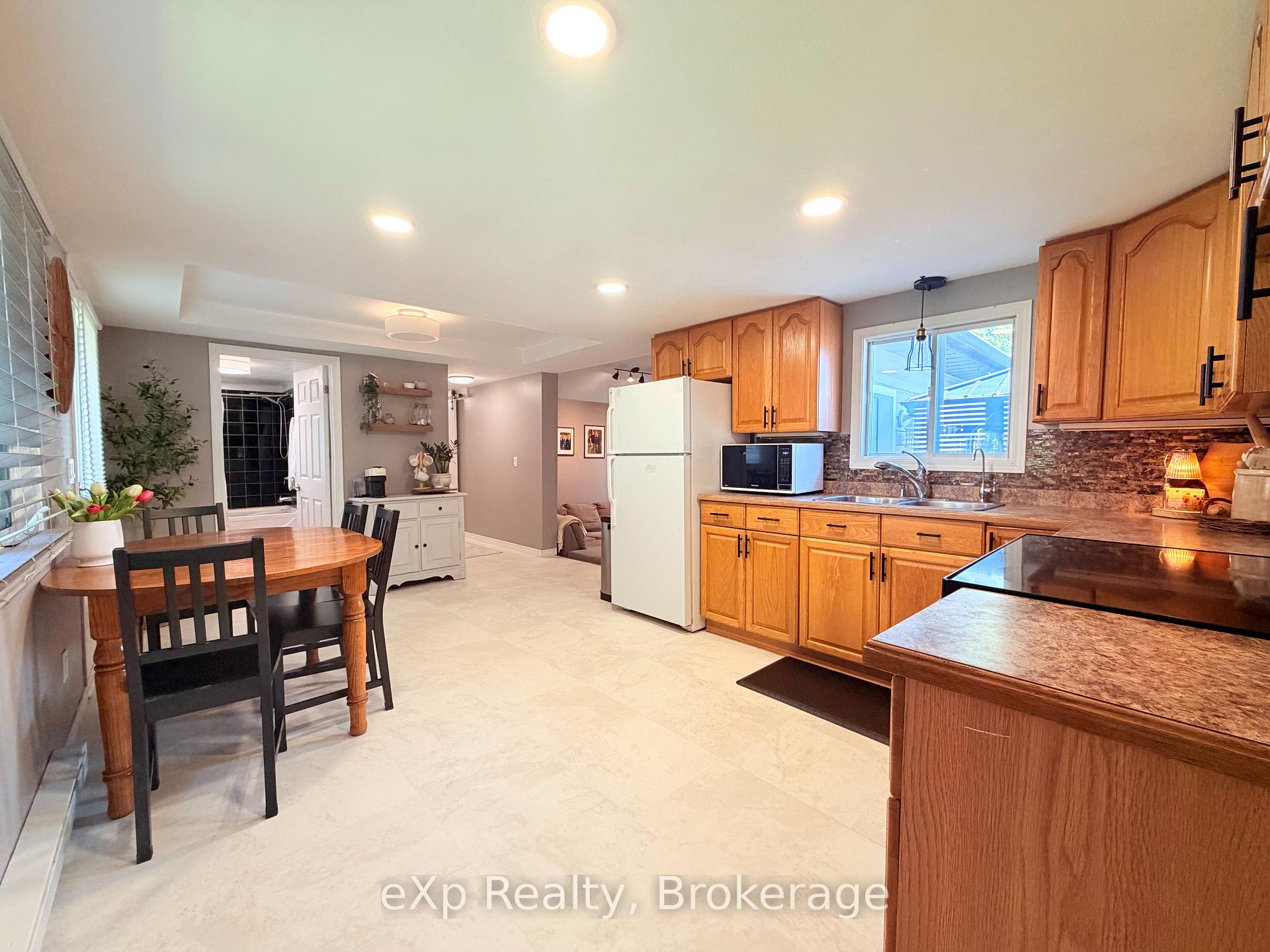12 Union Street N, Brockton — photo 3 of 5