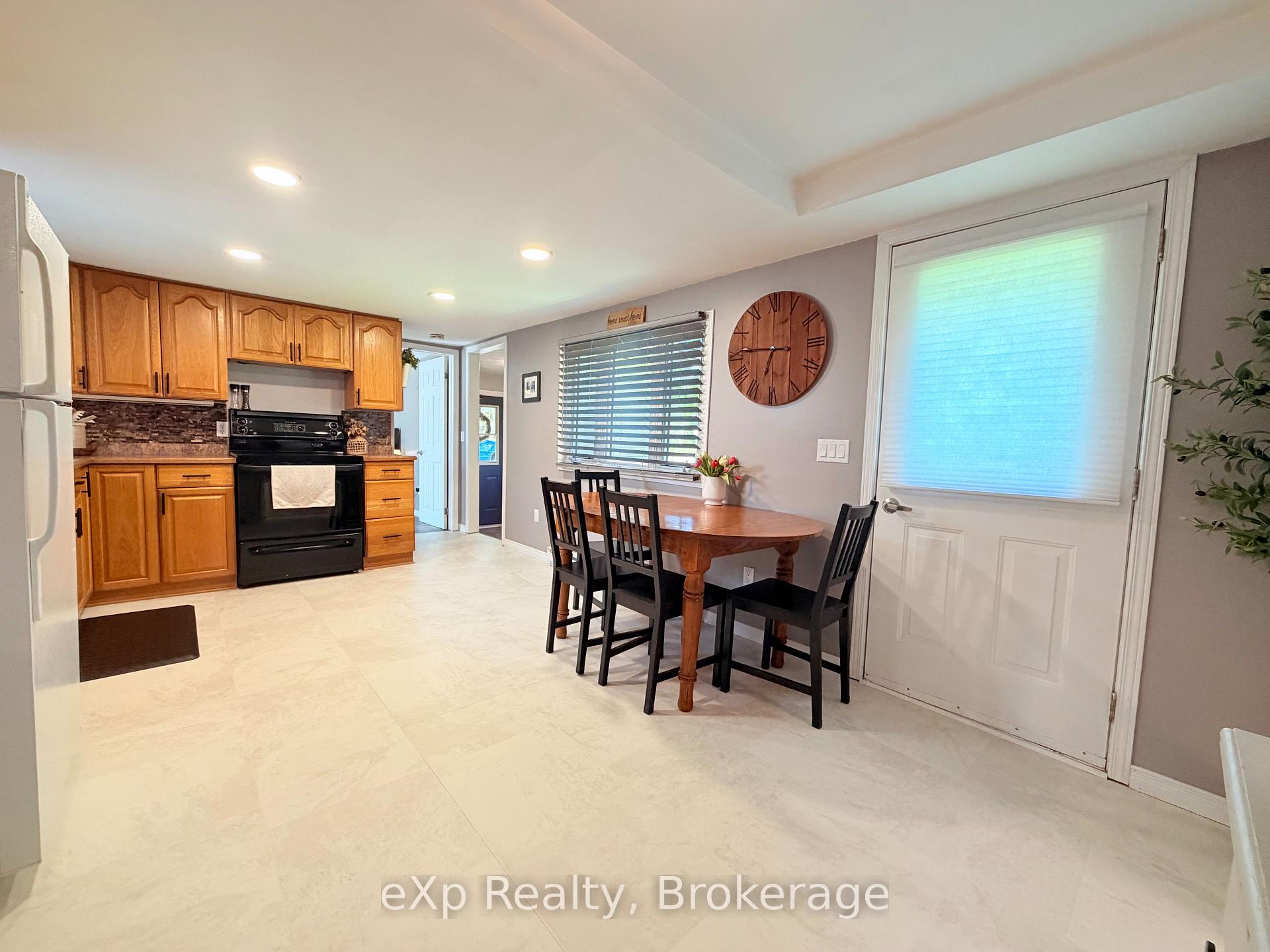 12 Union Street N, Brockton — photo 4 of 5