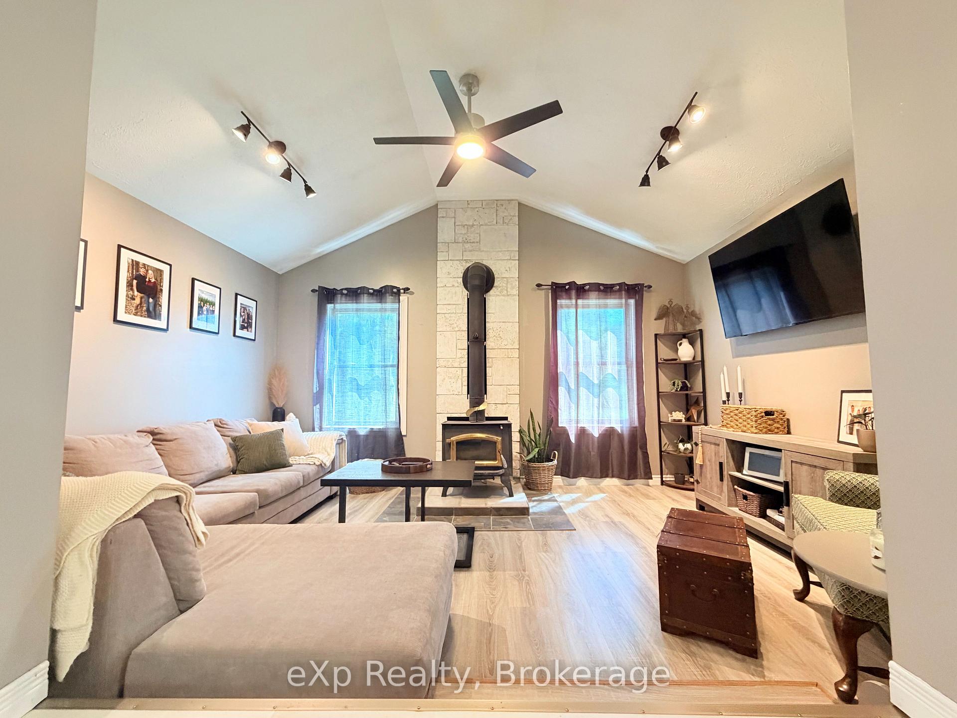12 Union Street N, Brockton — photo 5 of 5