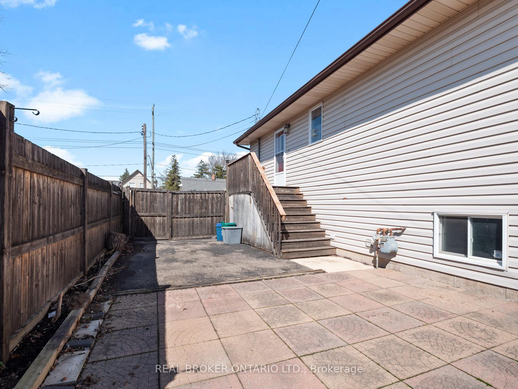 379 Southworth Street S, Welland — photo 5 of 5