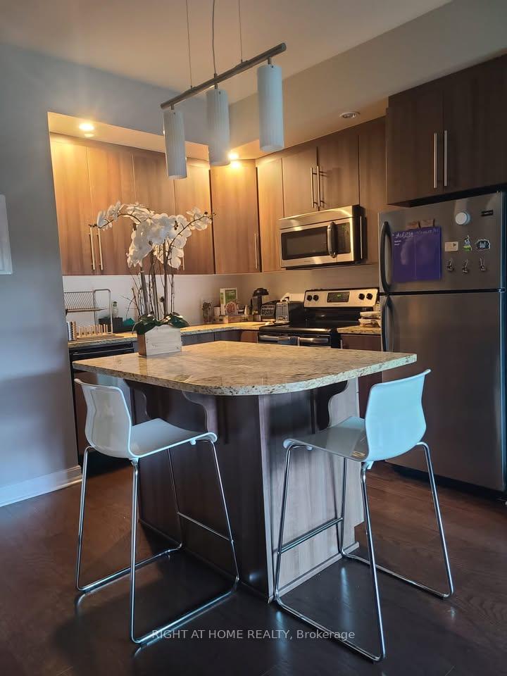 238 BESSERER Street 404, Lower Town - Sandy Hill — photo 4 of 5