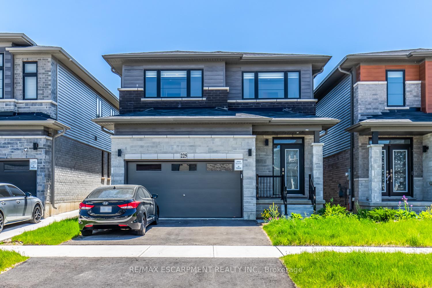 225 Longboat Run, Brantford, ON N3T 0X1 — Brantford, Ontario