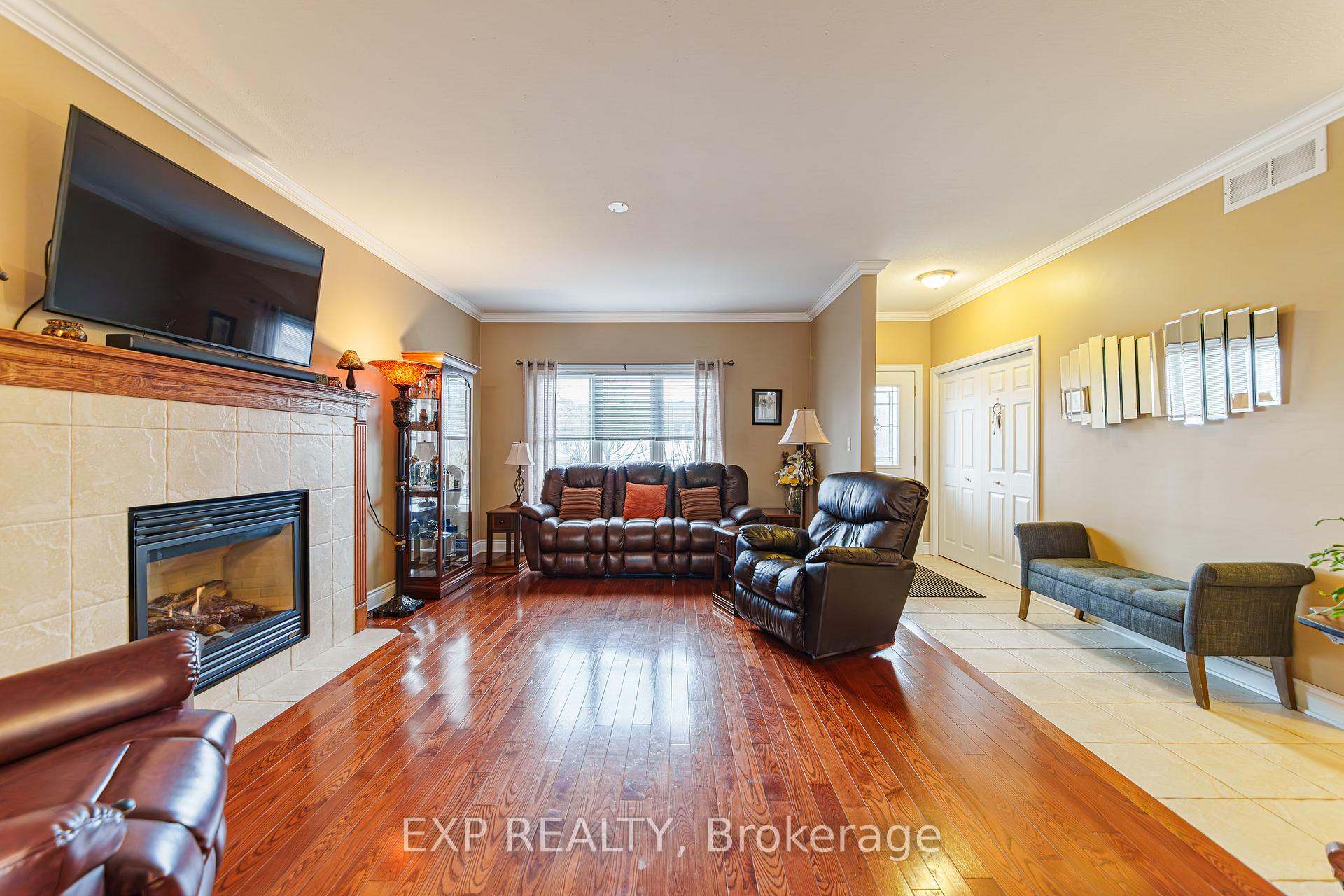 1496 Queensdale Avenue, Blossom Park - Airport and Area — photo 2 of 5