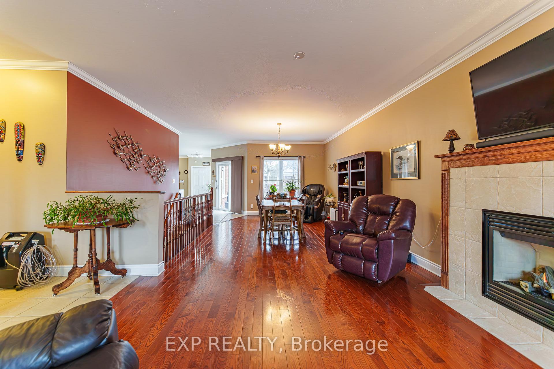 1496 Queensdale Avenue, Blossom Park - Airport and Area — photo 3 of 5