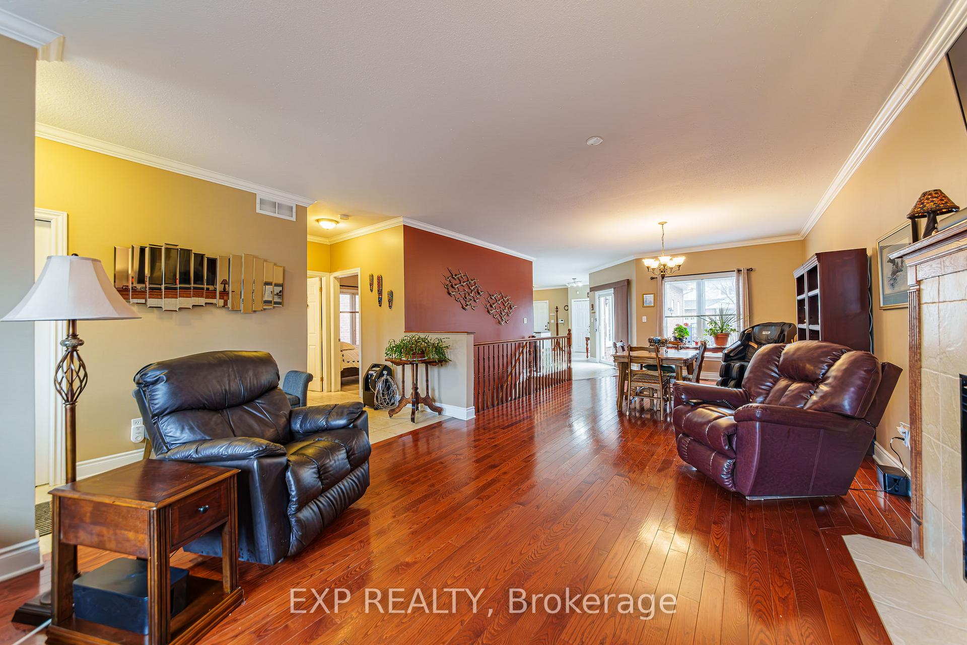 1496 Queensdale Avenue, Blossom Park - Airport and Area — photo 4 of 5