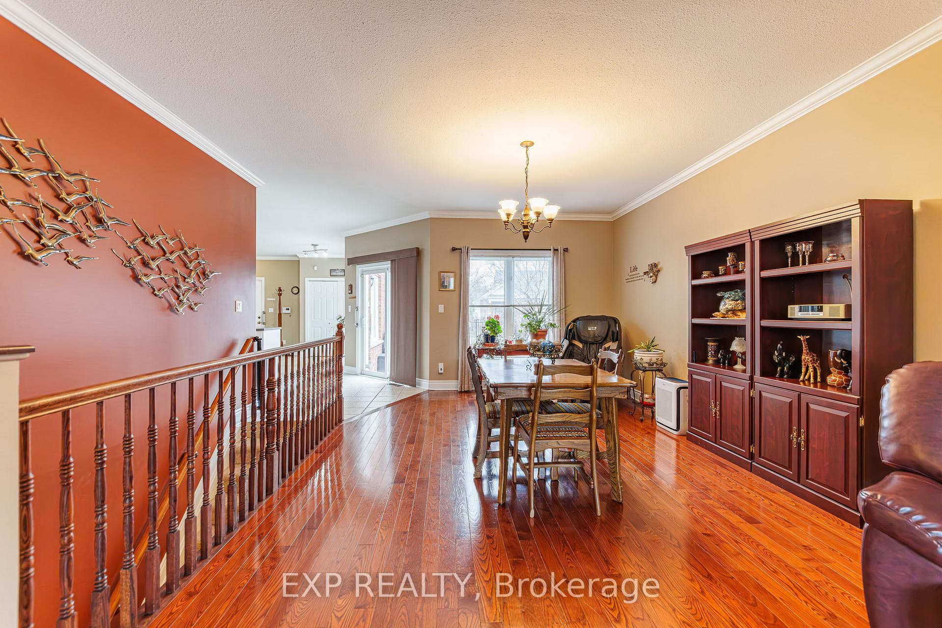 1496 Queensdale Avenue, Blossom Park - Airport and Area — photo 5 of 5