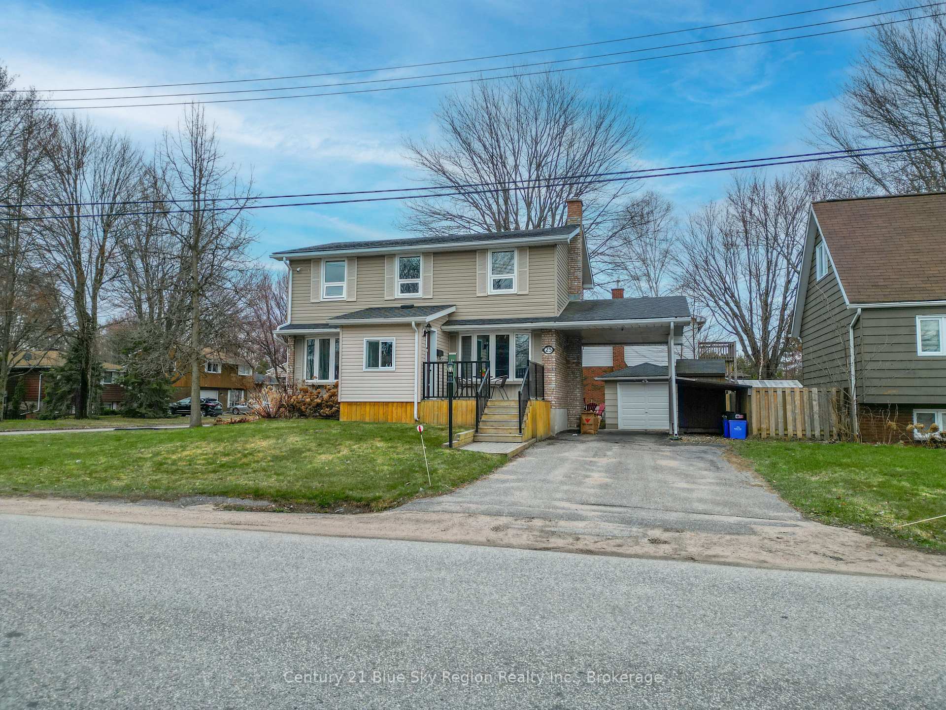 25 Rowe Avenue, North Bay — photo 3 of 5