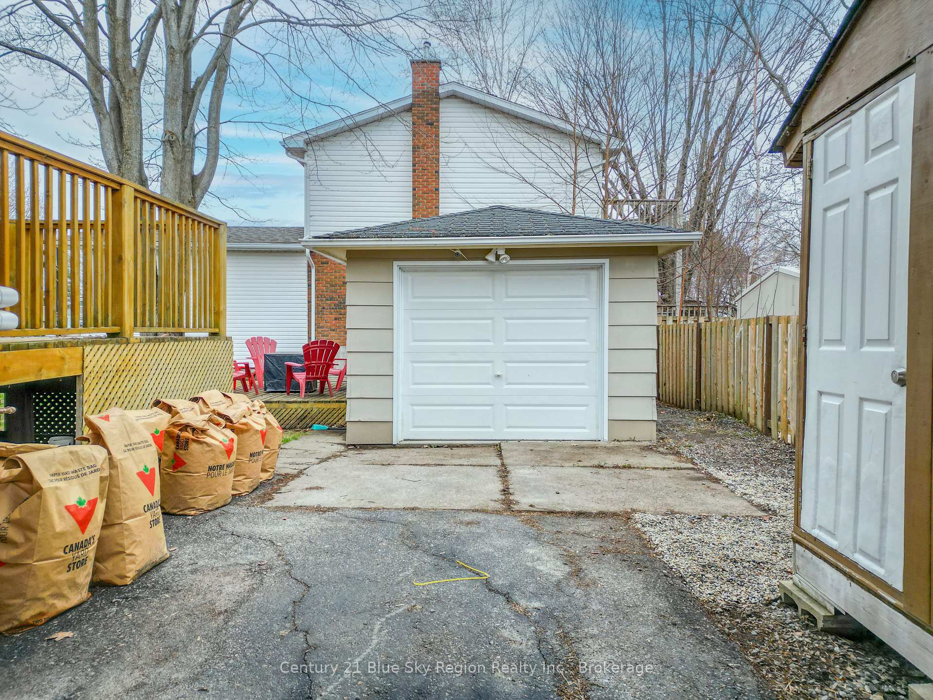 25 Rowe Avenue, North Bay — photo 4 of 5