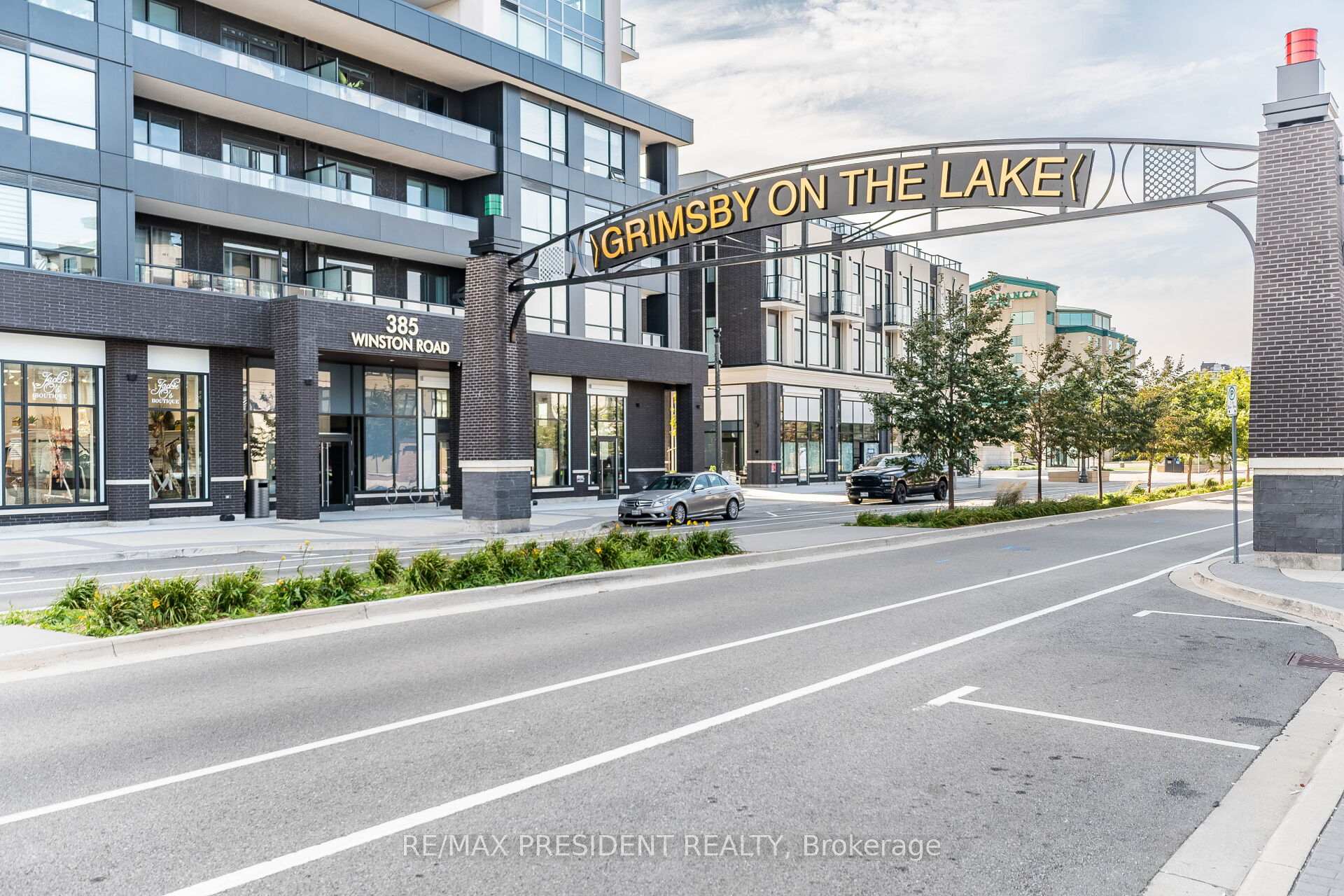 385 Winston Road 205, Grimsby, ON L3M 4E8 — Grimsby, Ontario