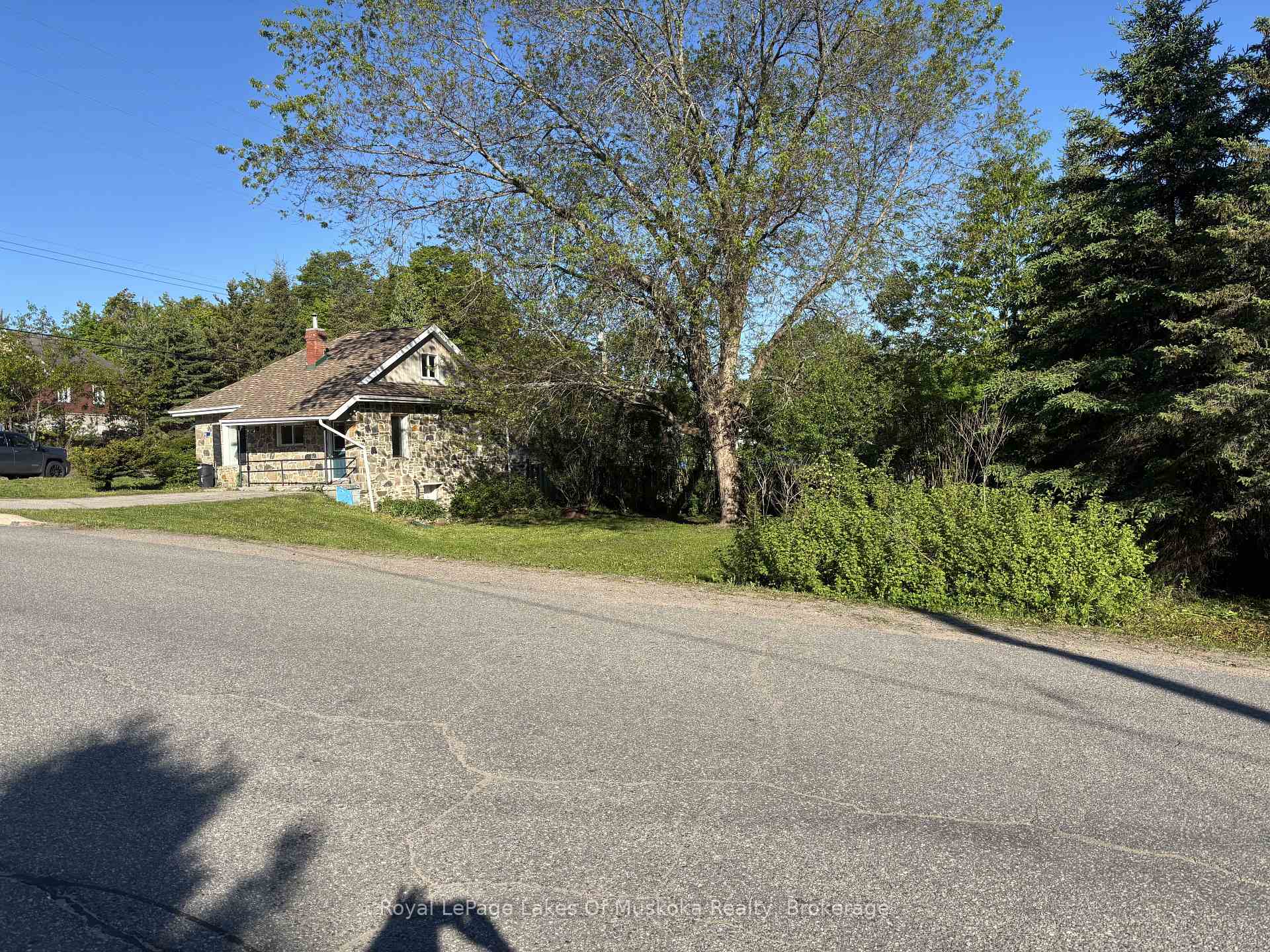 60 West Road W, Huntsville — photo 2 of 5