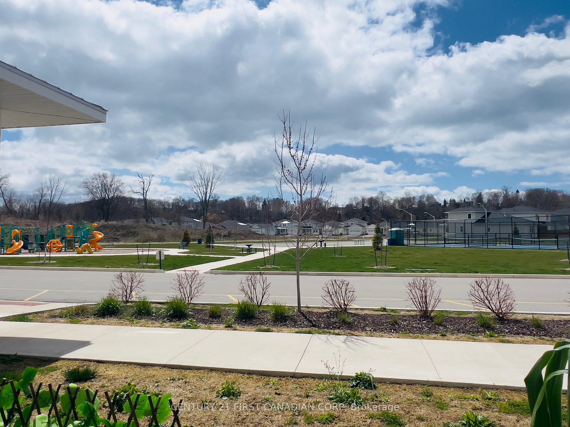 100 The Promenade 102, Central Elgin — photo 3 of 5