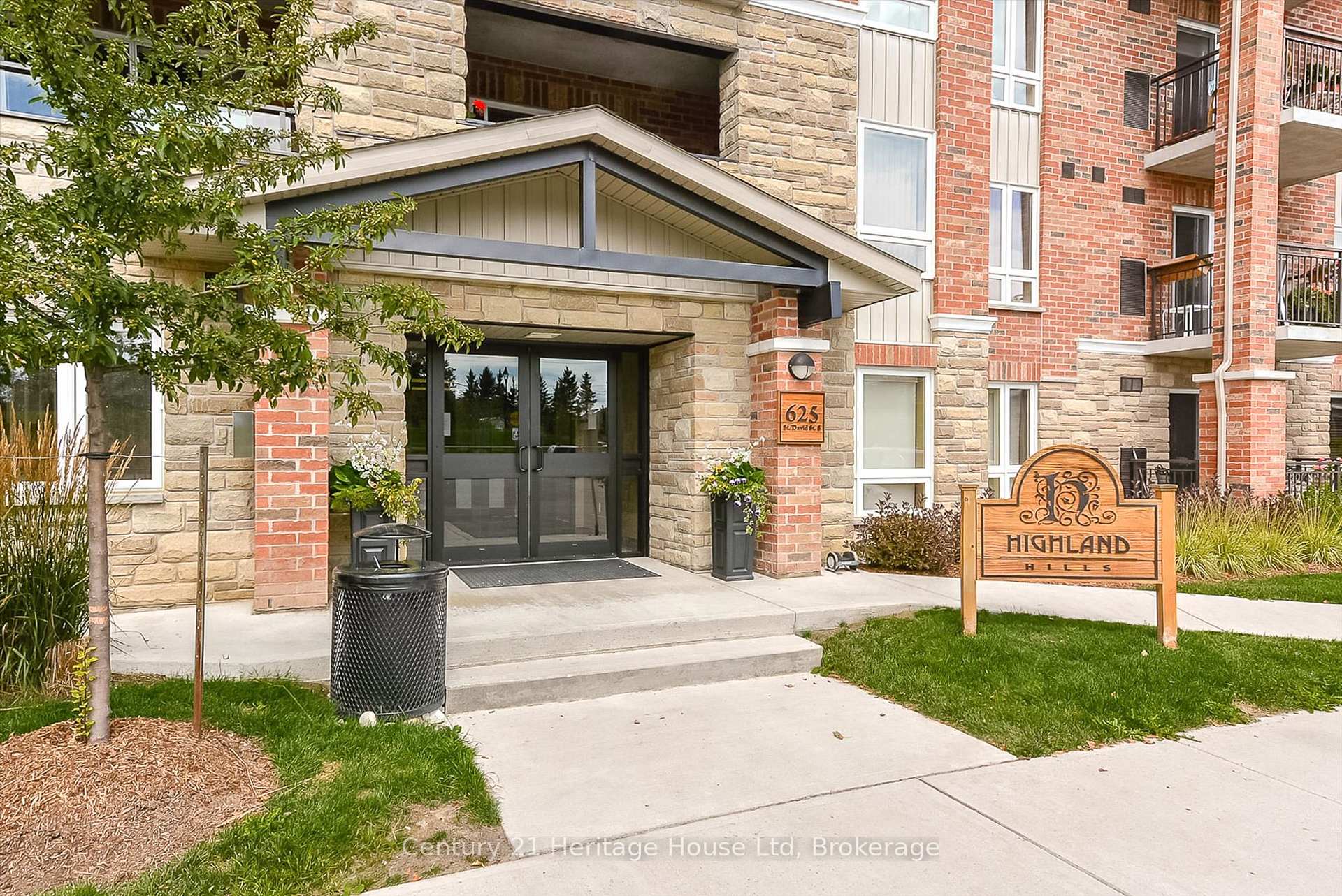 625 St David Street S 210, Centre Wellington — photo 3 of 5