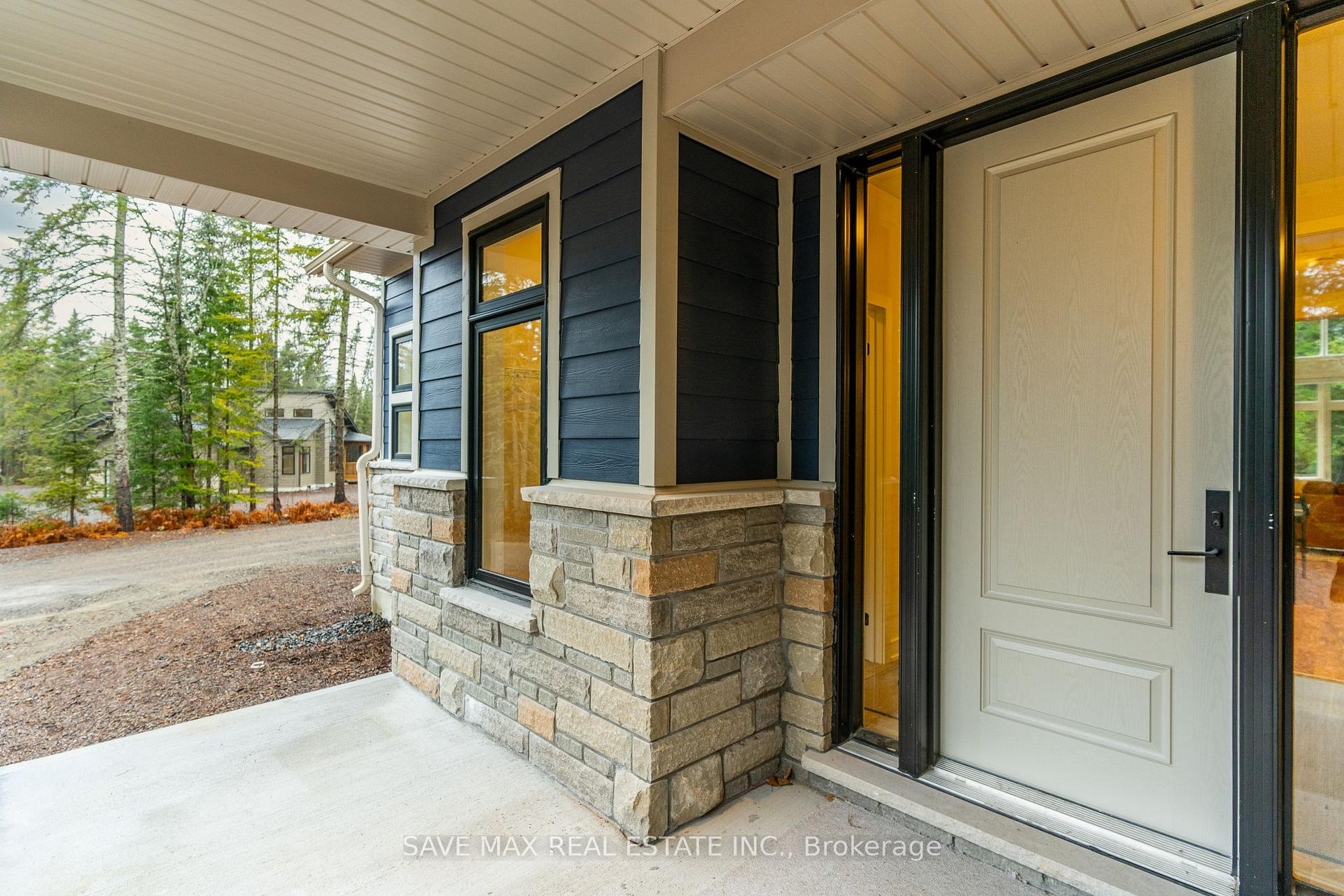 1049 Greensview Drive, Lake of Bays — photo 2 of 5