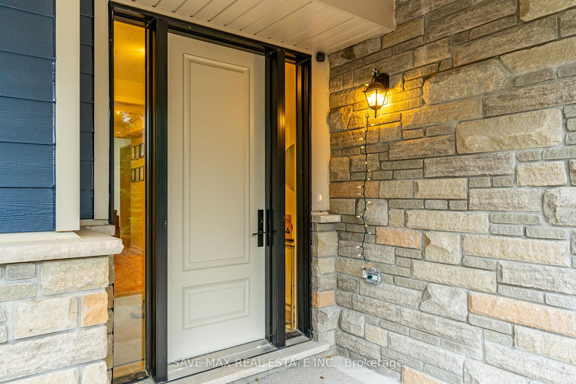1049 Greensview Drive, Lake of Bays — photo 3 of 5