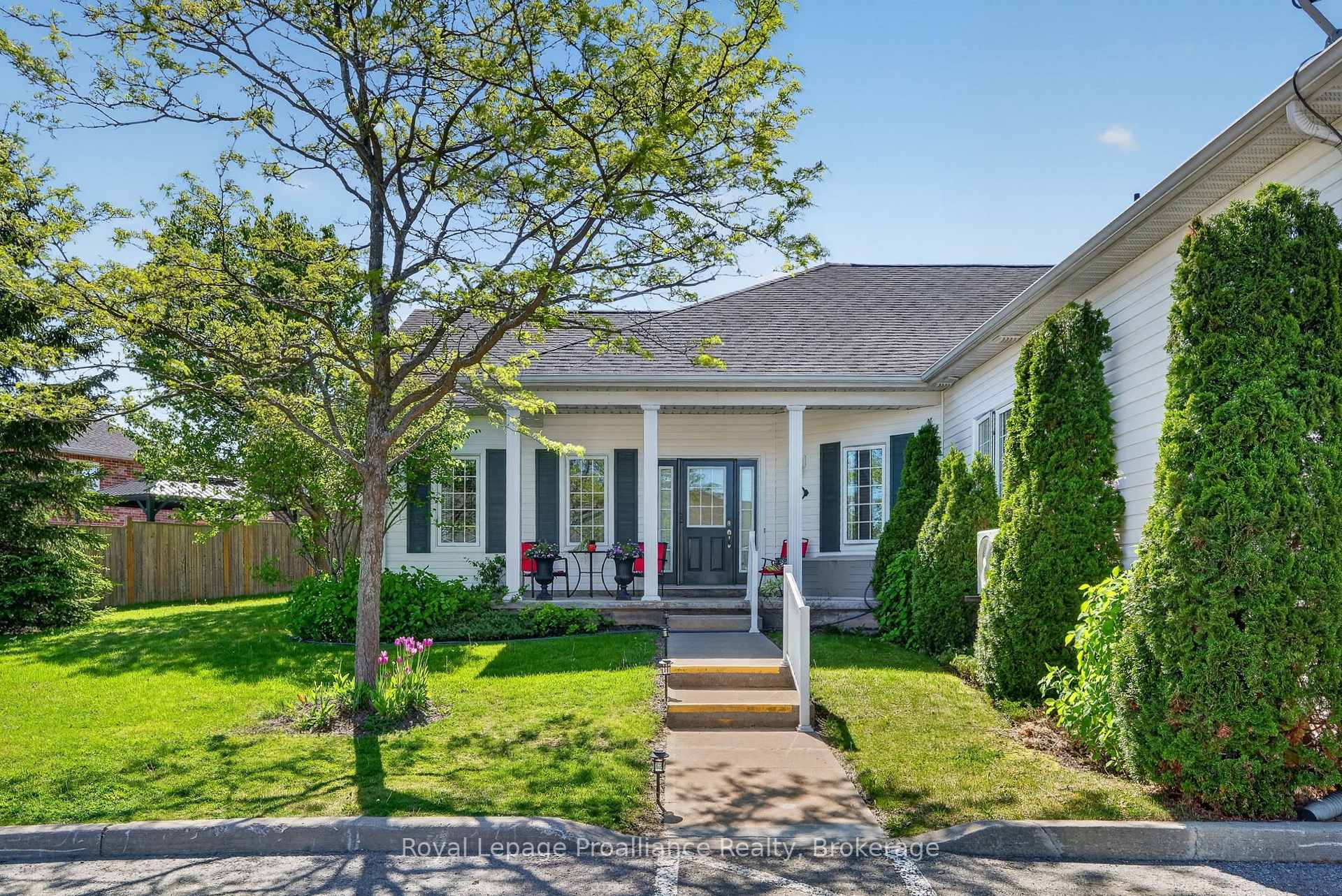 325 Densmore Road 402, Cobourg — photo 3 of 5