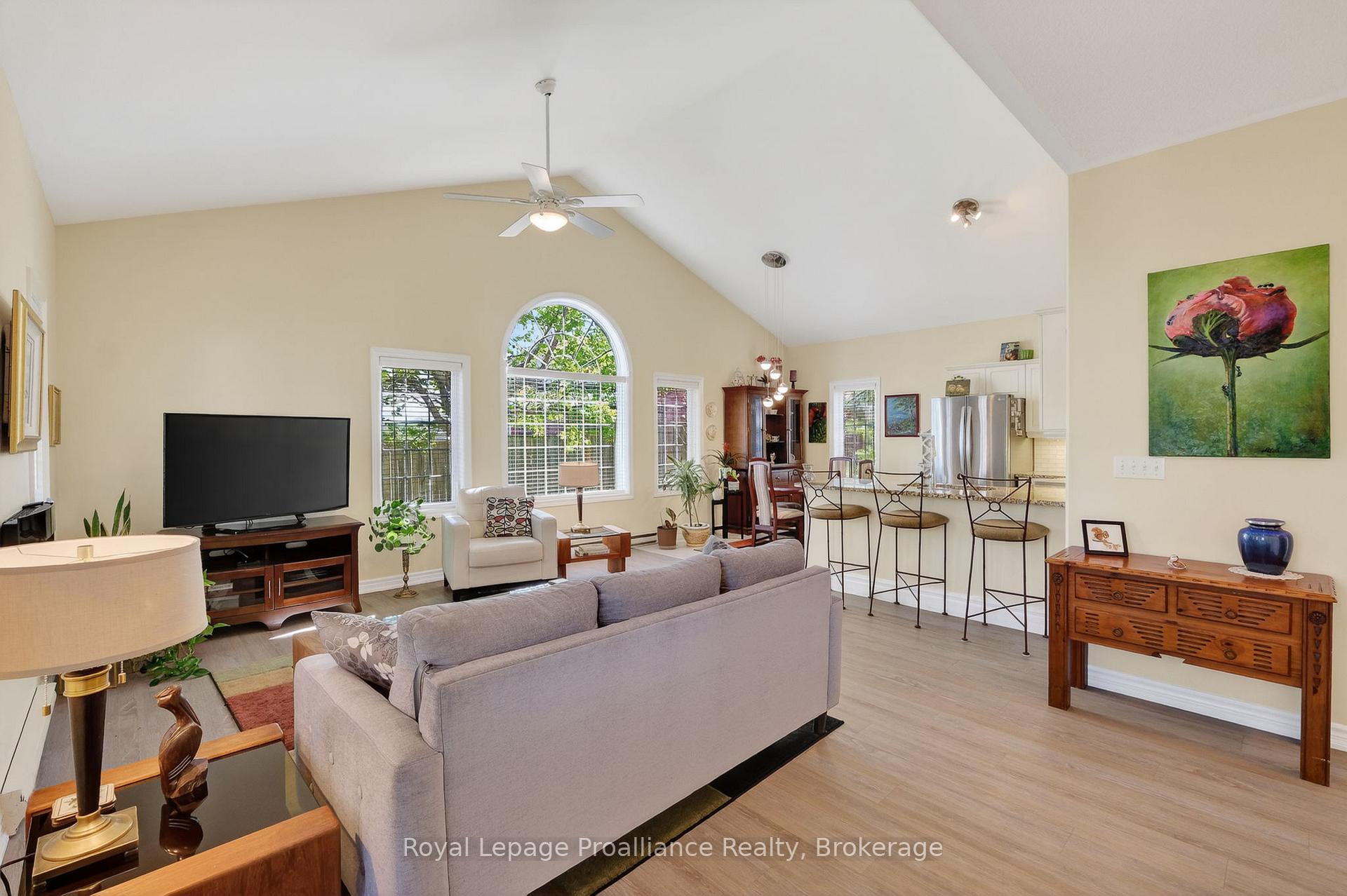 325 Densmore Road 402, Cobourg — photo 5 of 5
