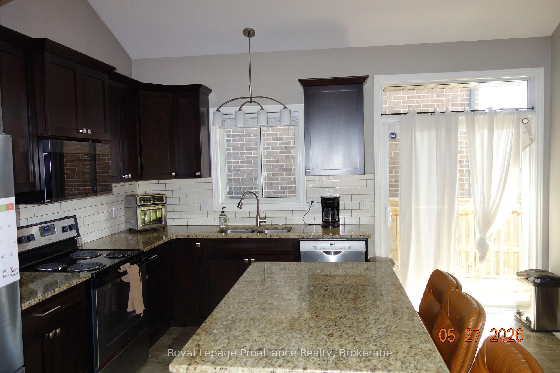 8 Abbott Street, Belleville — photo 3 of 5