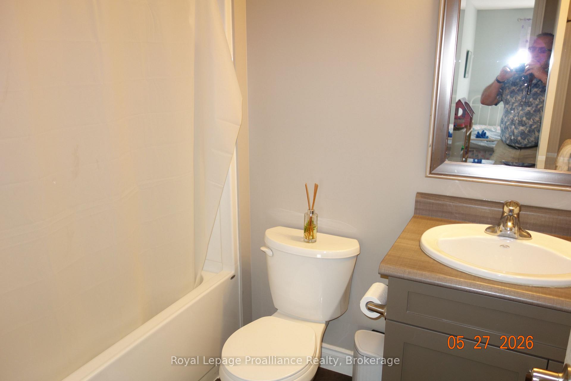 8 Abbott Street, Belleville — photo 5 of 5