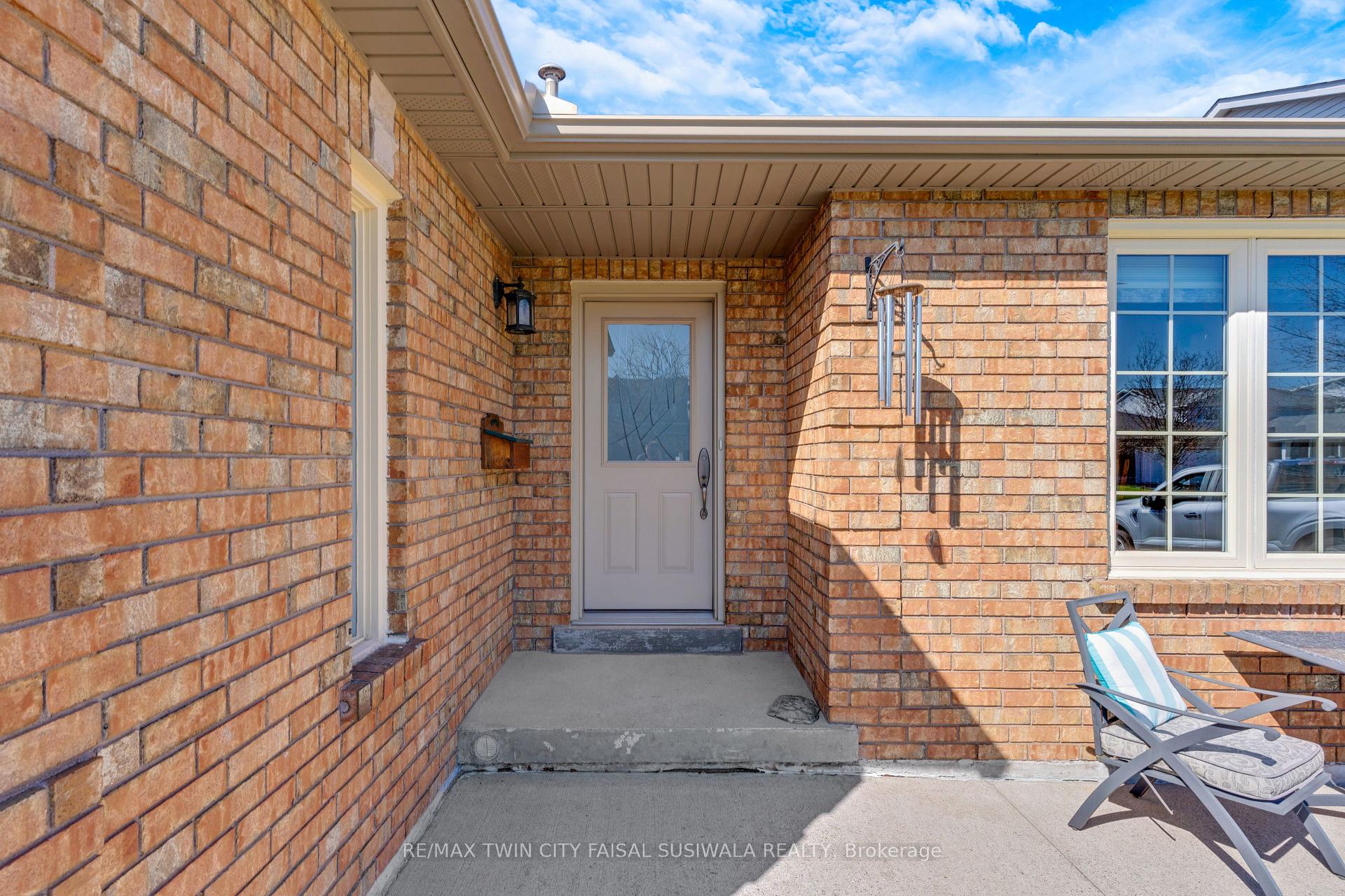 77 Mctague Drive, Cambridge — photo 2 of 5