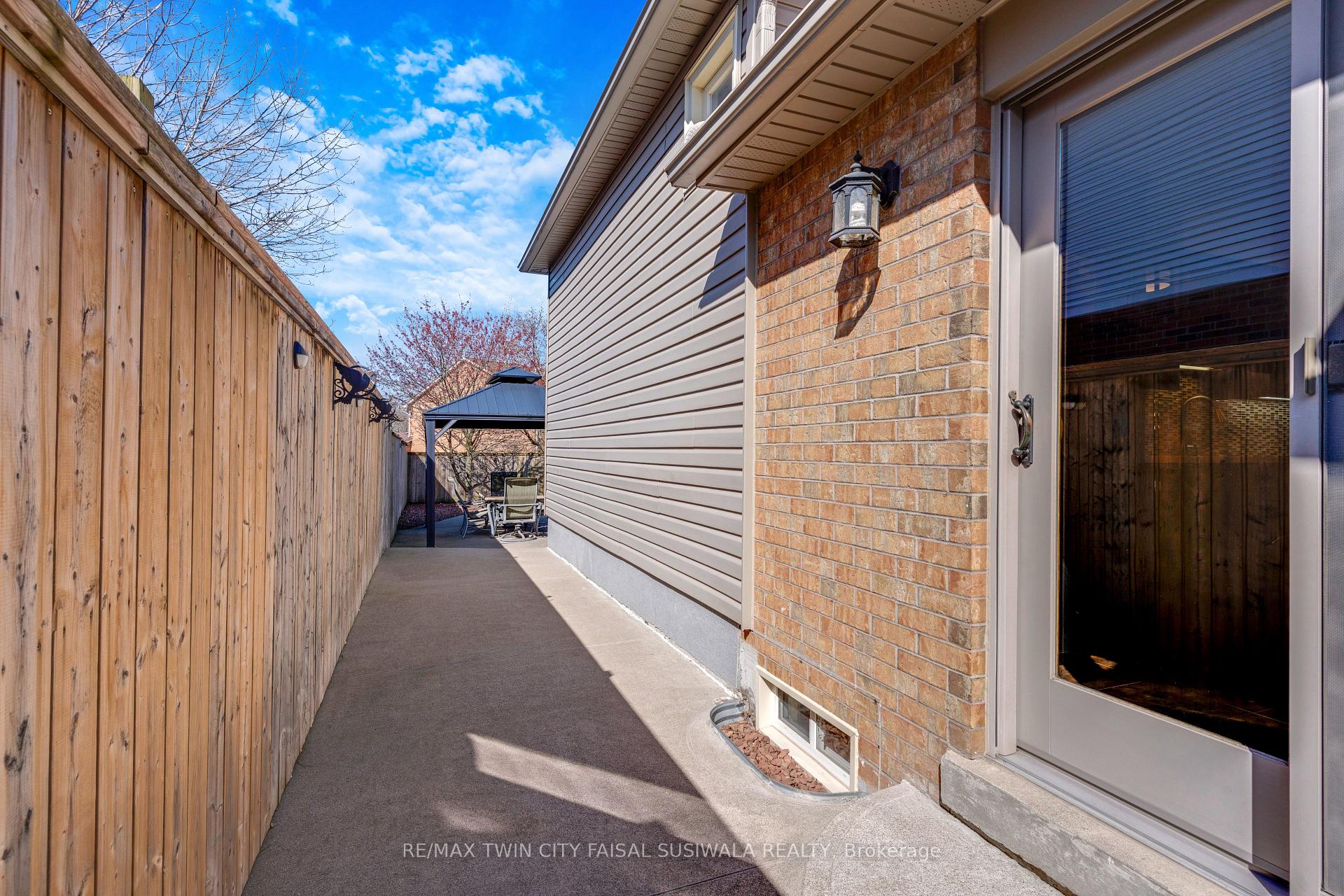 77 Mctague Drive, Cambridge — photo 3 of 5
