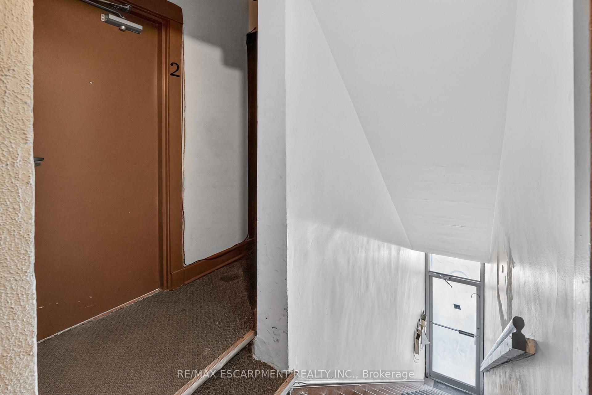 13 Main Street W #2, Grimsby — photo 2 of 5
