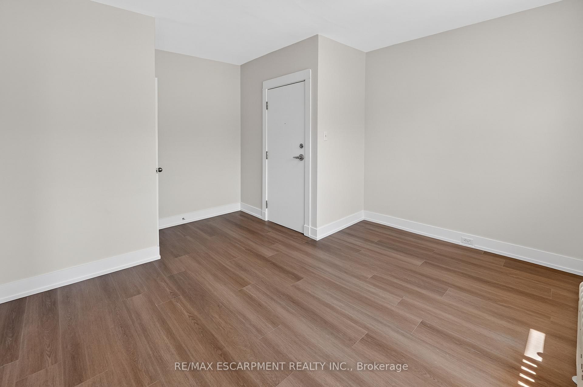 13 Main Street W #2, Grimsby — photo 5 of 5