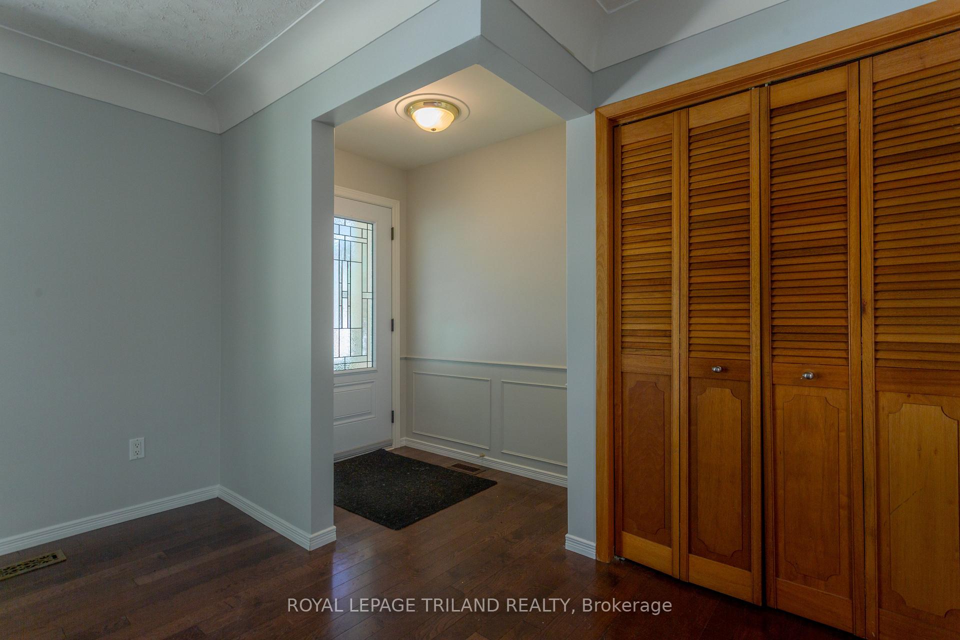 8 Croatia Court, St. Thomas — photo 2 of 5