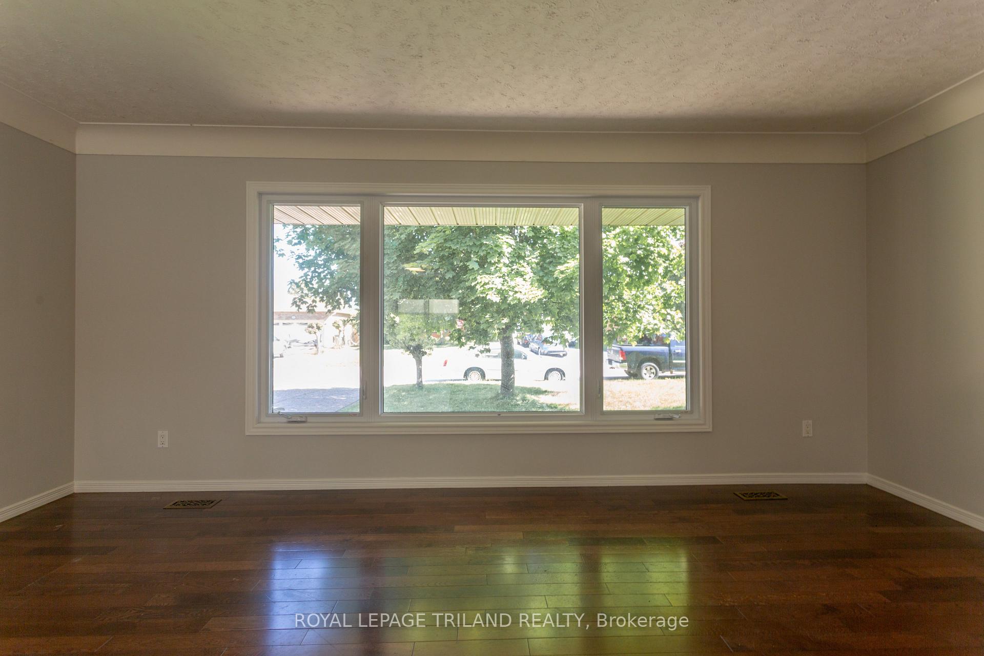 8 Croatia Court, St. Thomas — photo 4 of 5