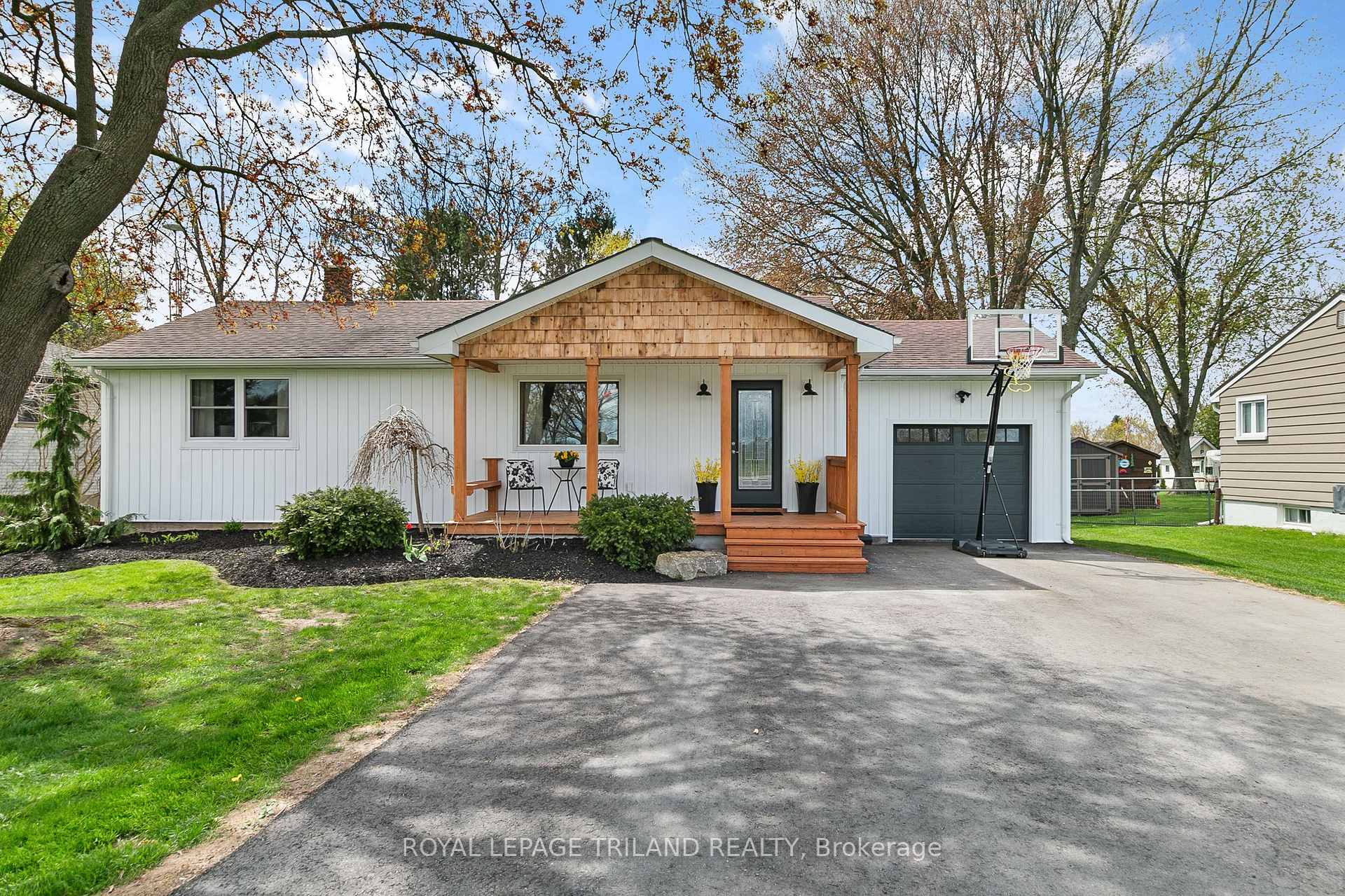 298 Sunset Drive, Central Elgin — photo 2 of 5