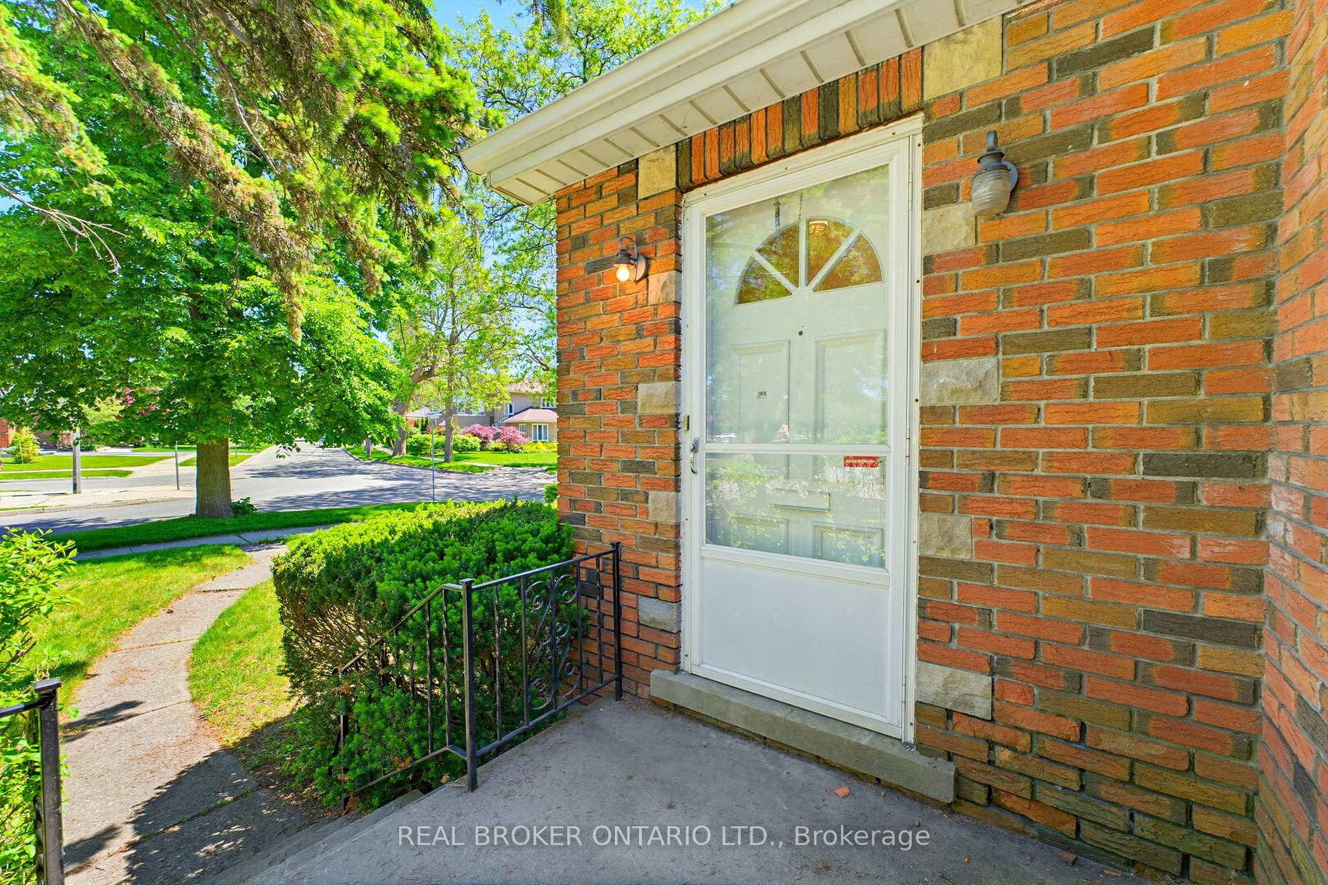 30 Lincoln Avenue, Brantford — photo 4 of 5