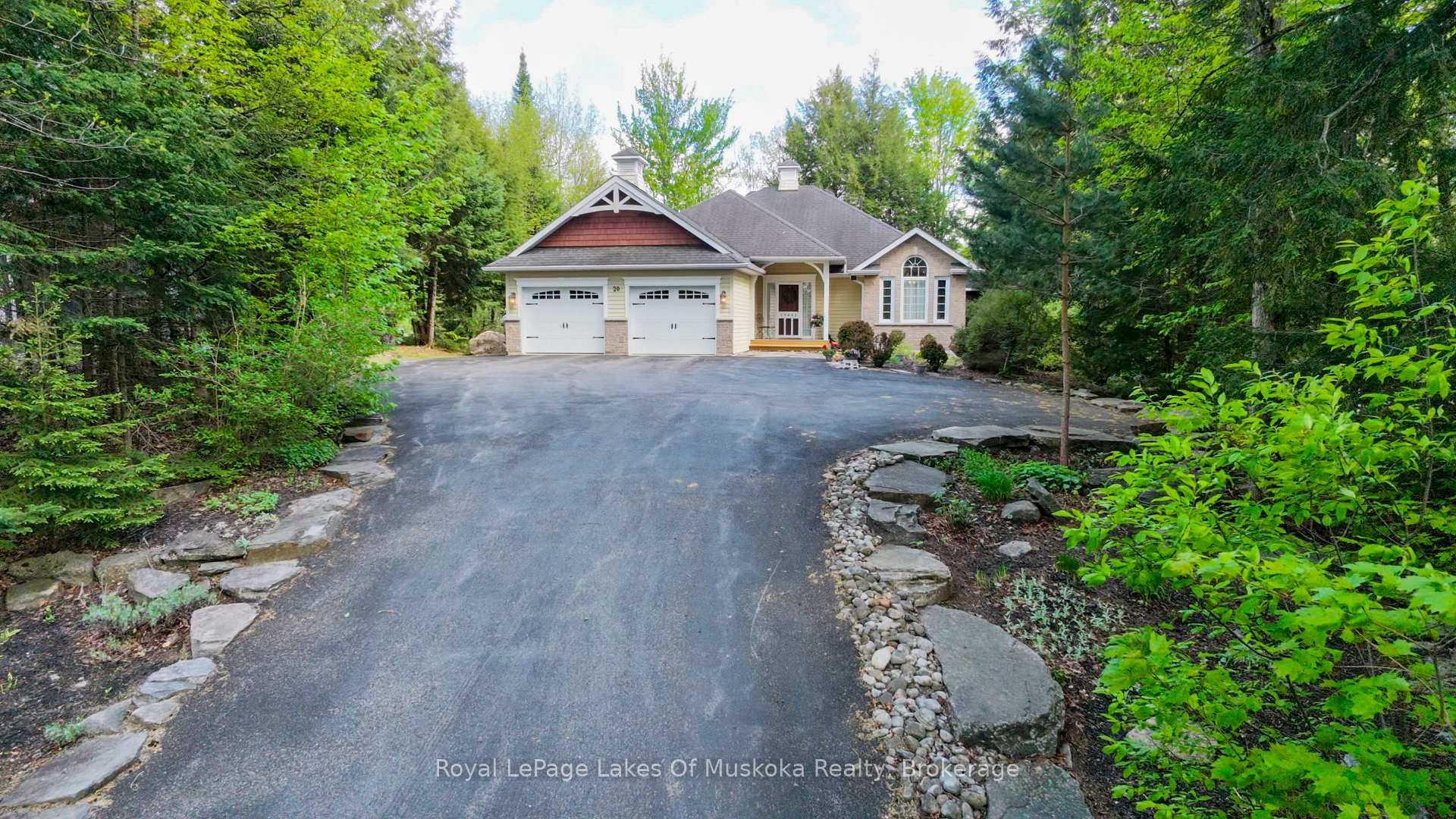 20 Deerhurst Highlands Drive, Huntsville — photo 2 of 5