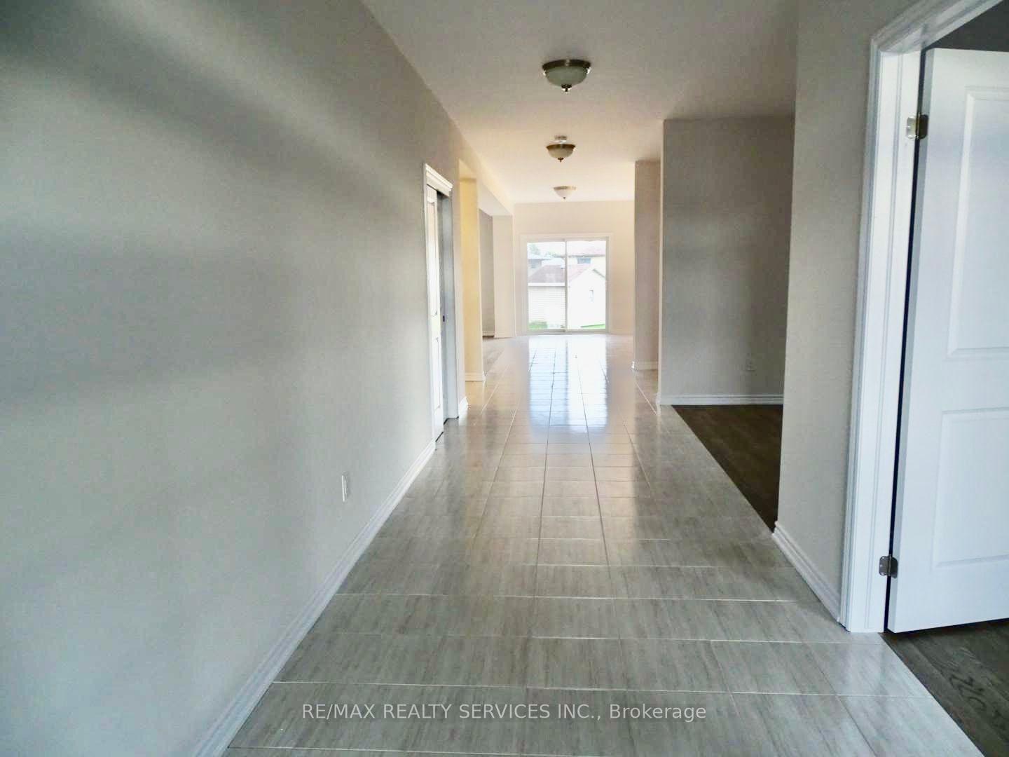 204 Bethune Avenue, Welland — photo 2 of 5