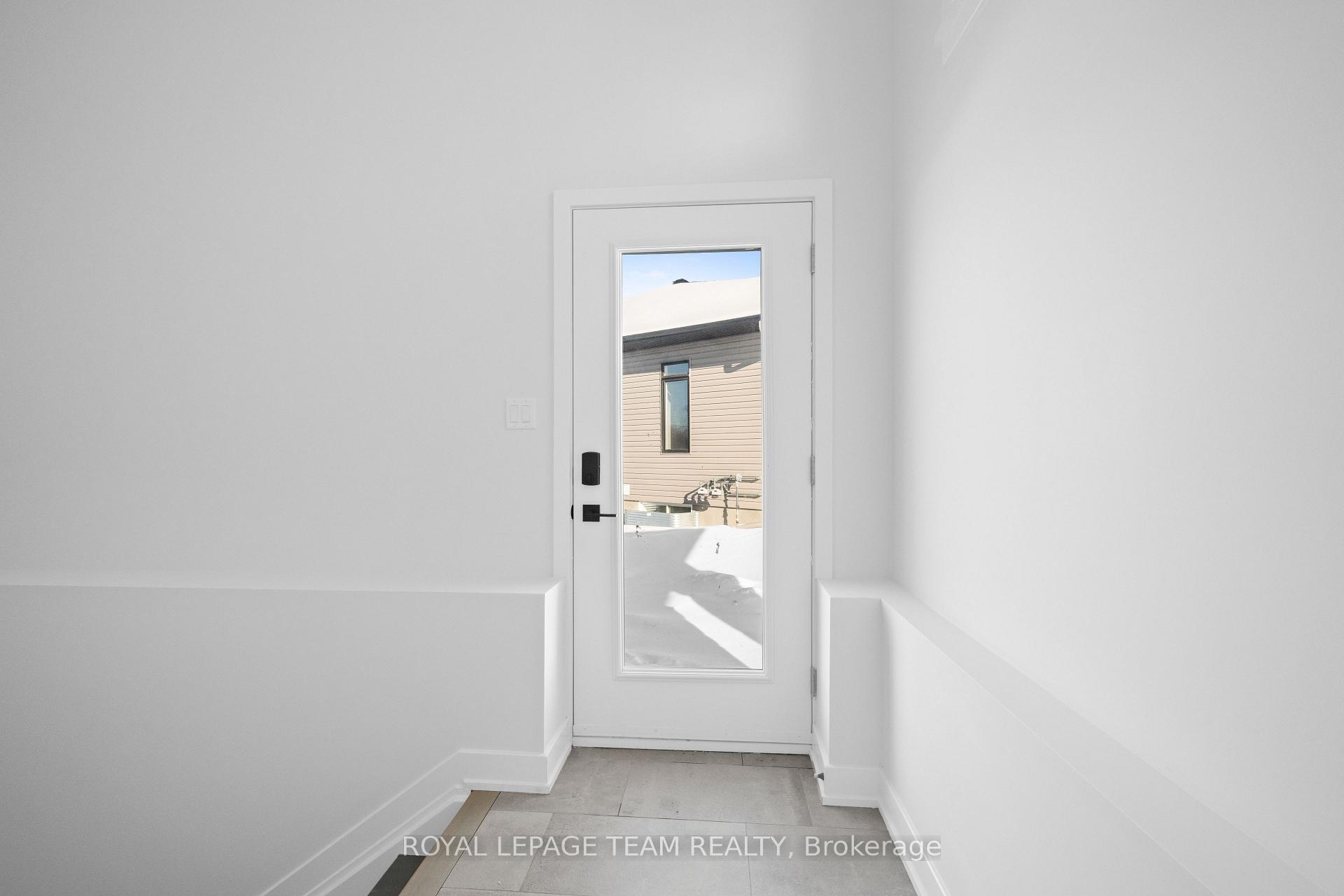 1102 Moore Street 2, Brockville — photo 3 of 5