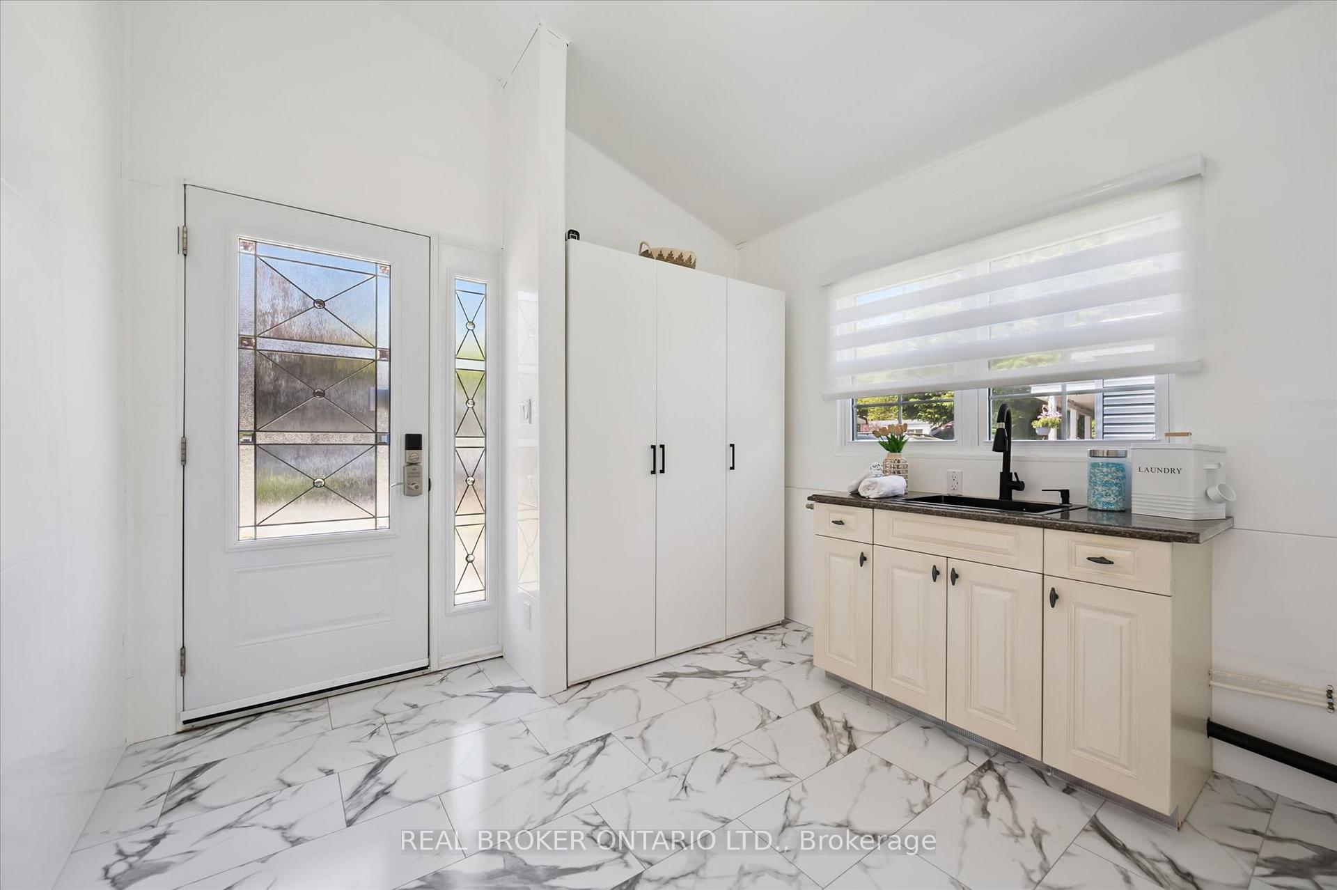 490 Spruce Street, Centre Wellington — photo 4 of 5