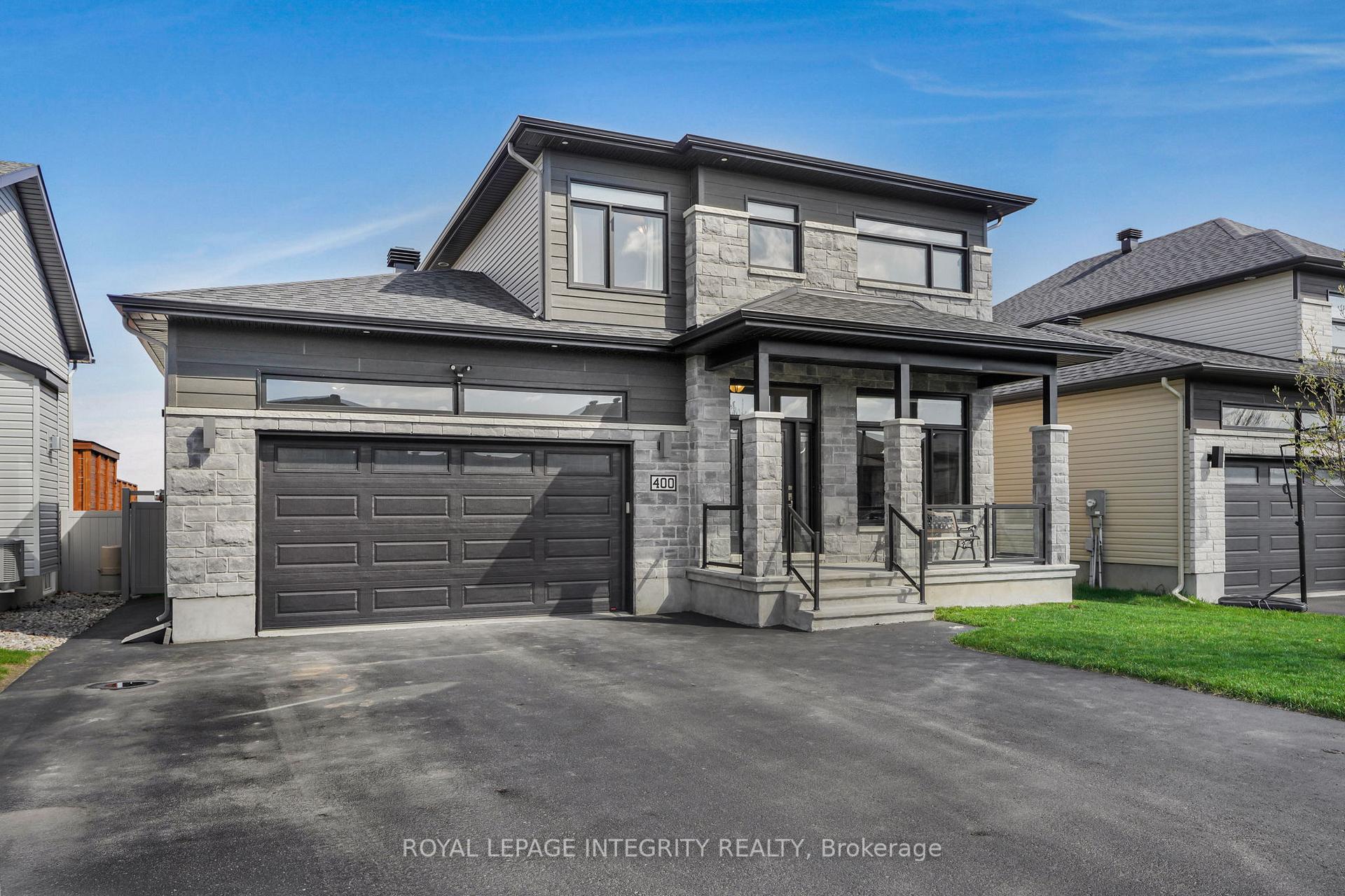 400 Colmar Street, Russell — photo 2 of 5