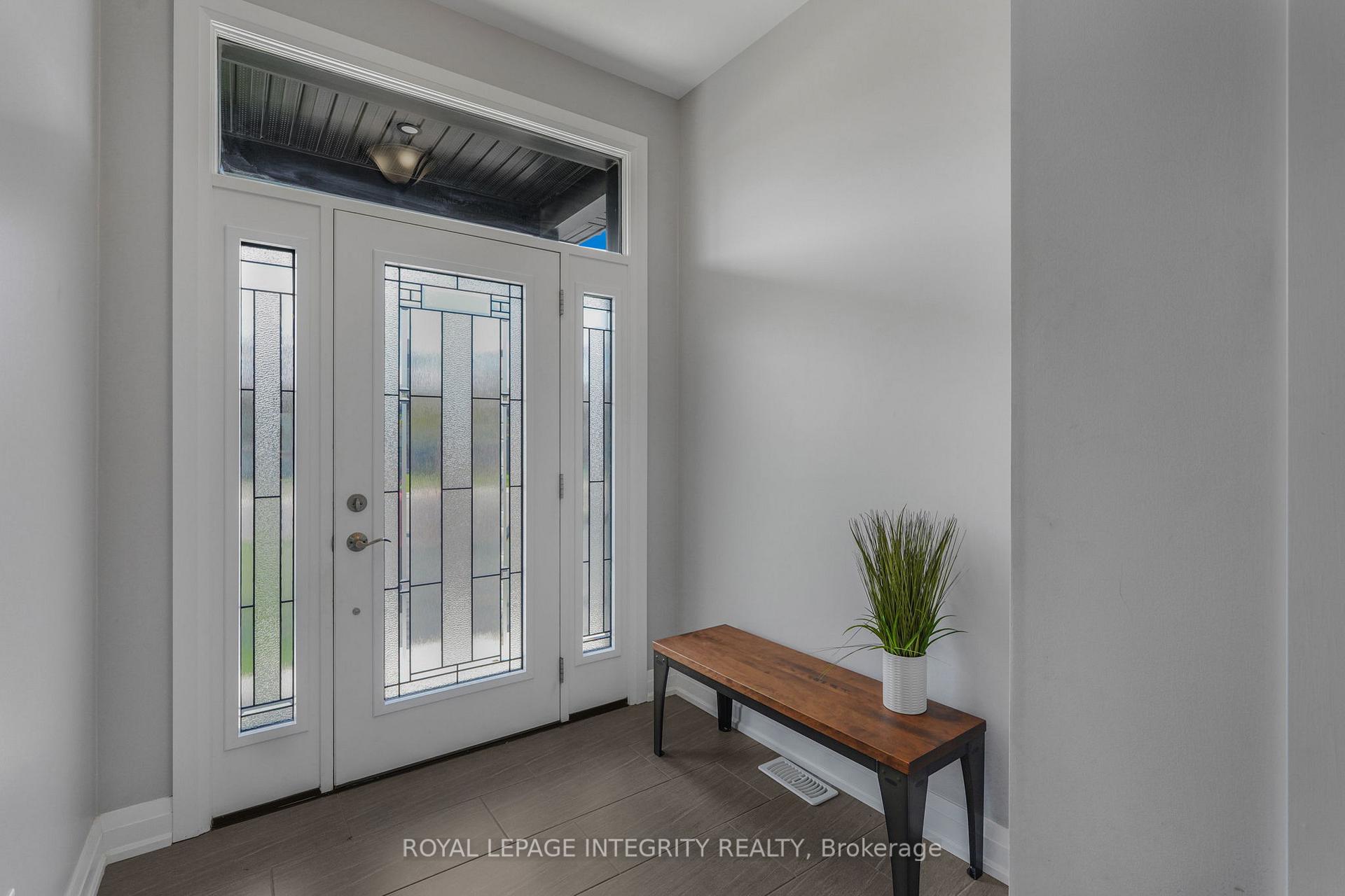400 Colmar Street, Russell — photo 3 of 5