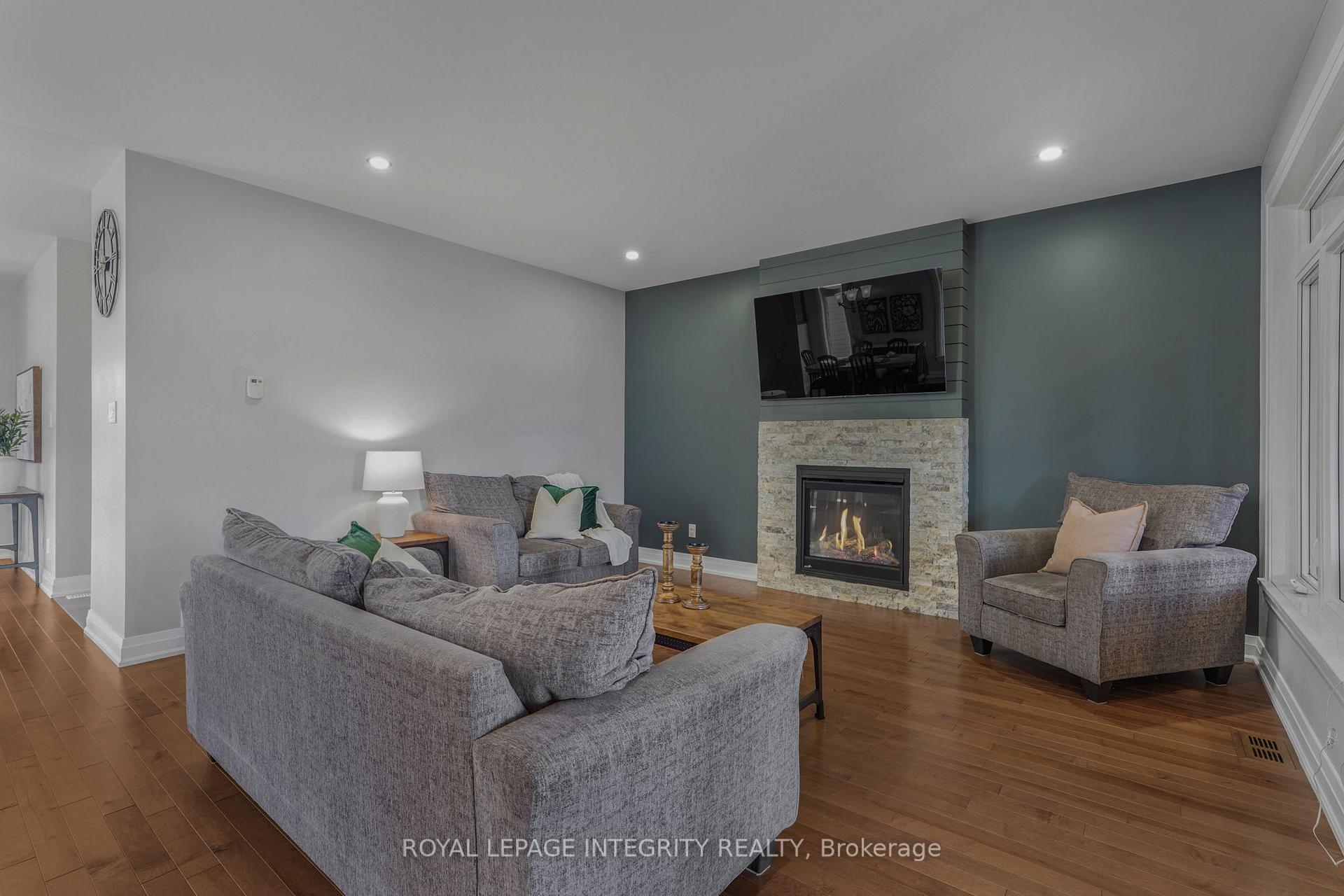 400 Colmar Street, Russell — photo 4 of 5