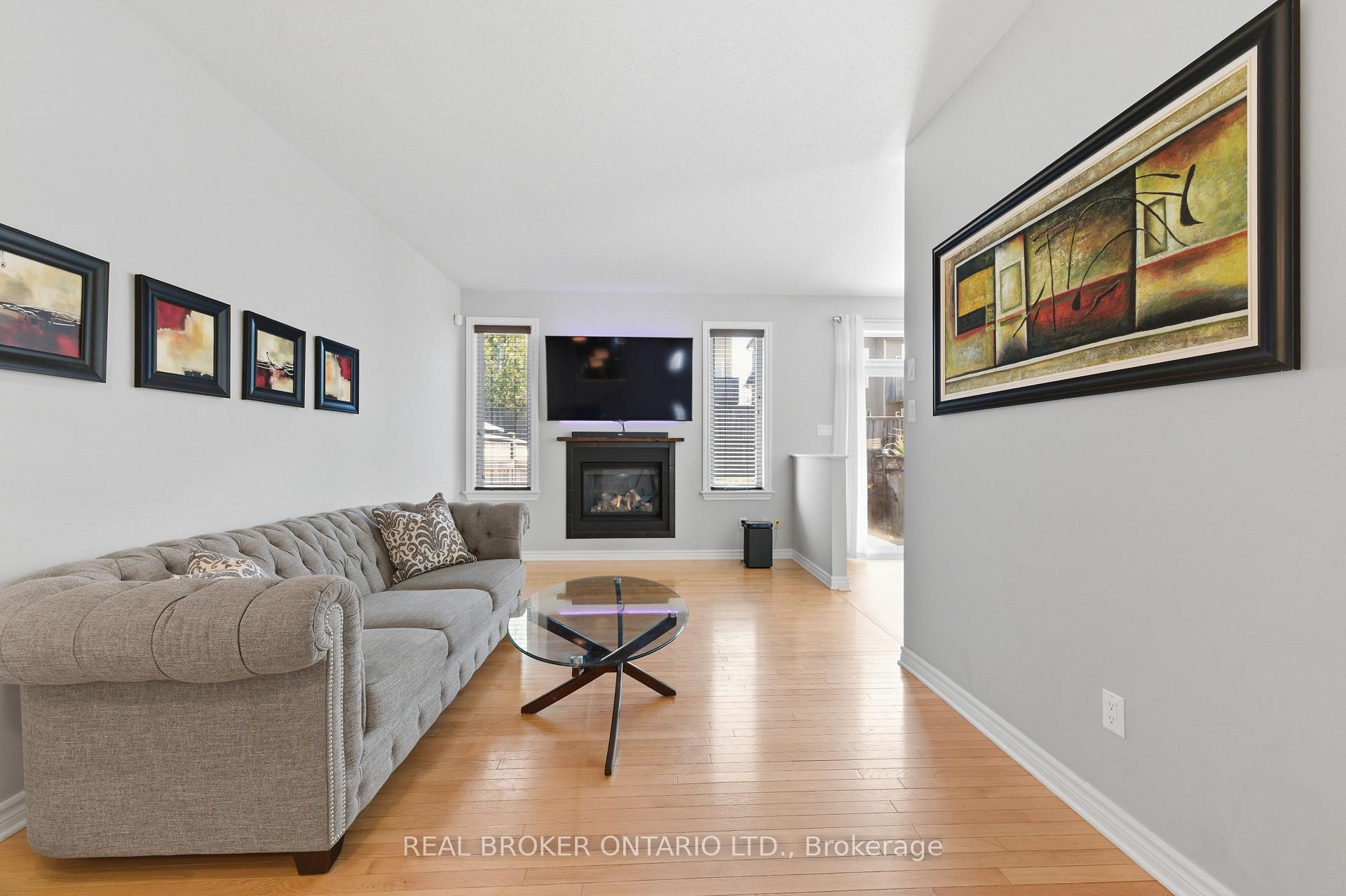 417 STALWART Crescent, Blossom Park - Airport and Area — photo 2 of 5