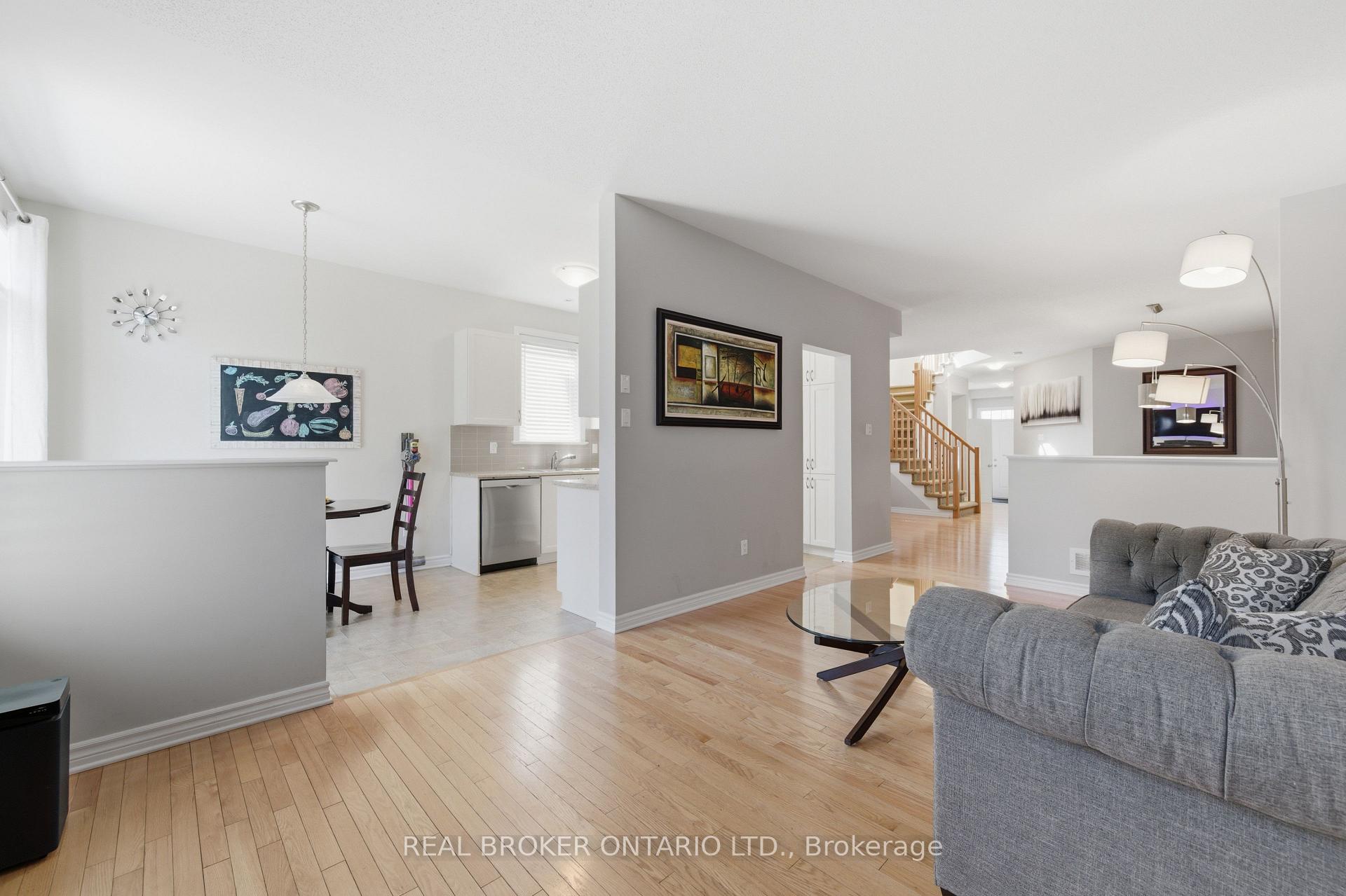 417 STALWART Crescent, Blossom Park - Airport and Area — photo 4 of 5