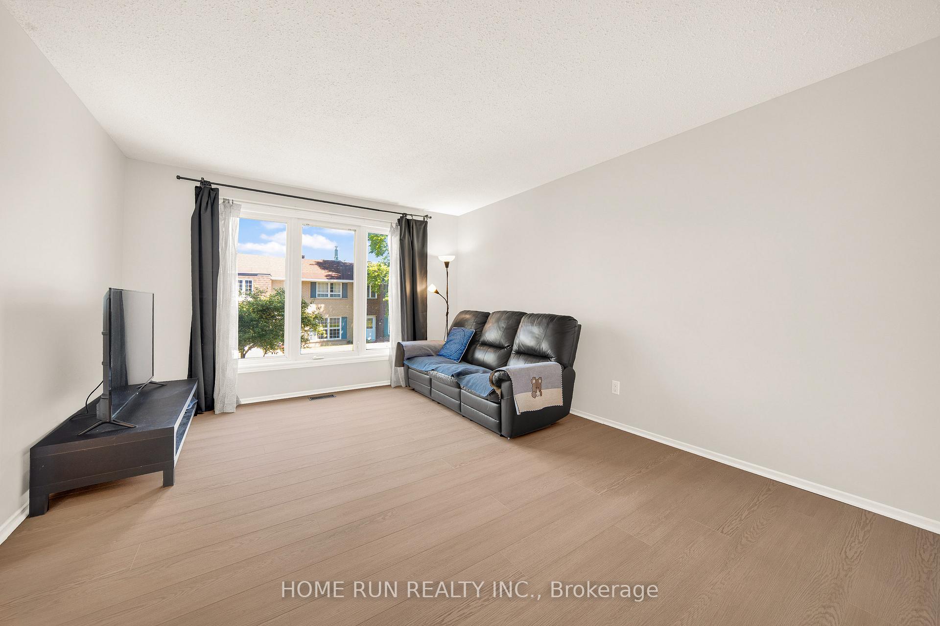 2111 Montreal Road 4, Beacon Hill North - South and Area — photo 4 of 5