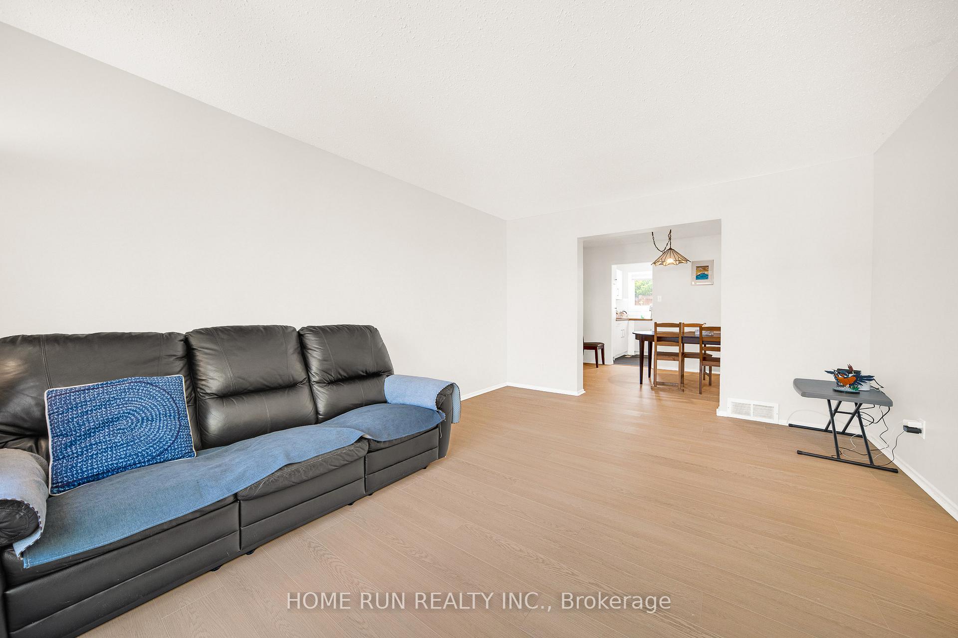 2111 Montreal Road 4, Beacon Hill North - South and Area — photo 5 of 5