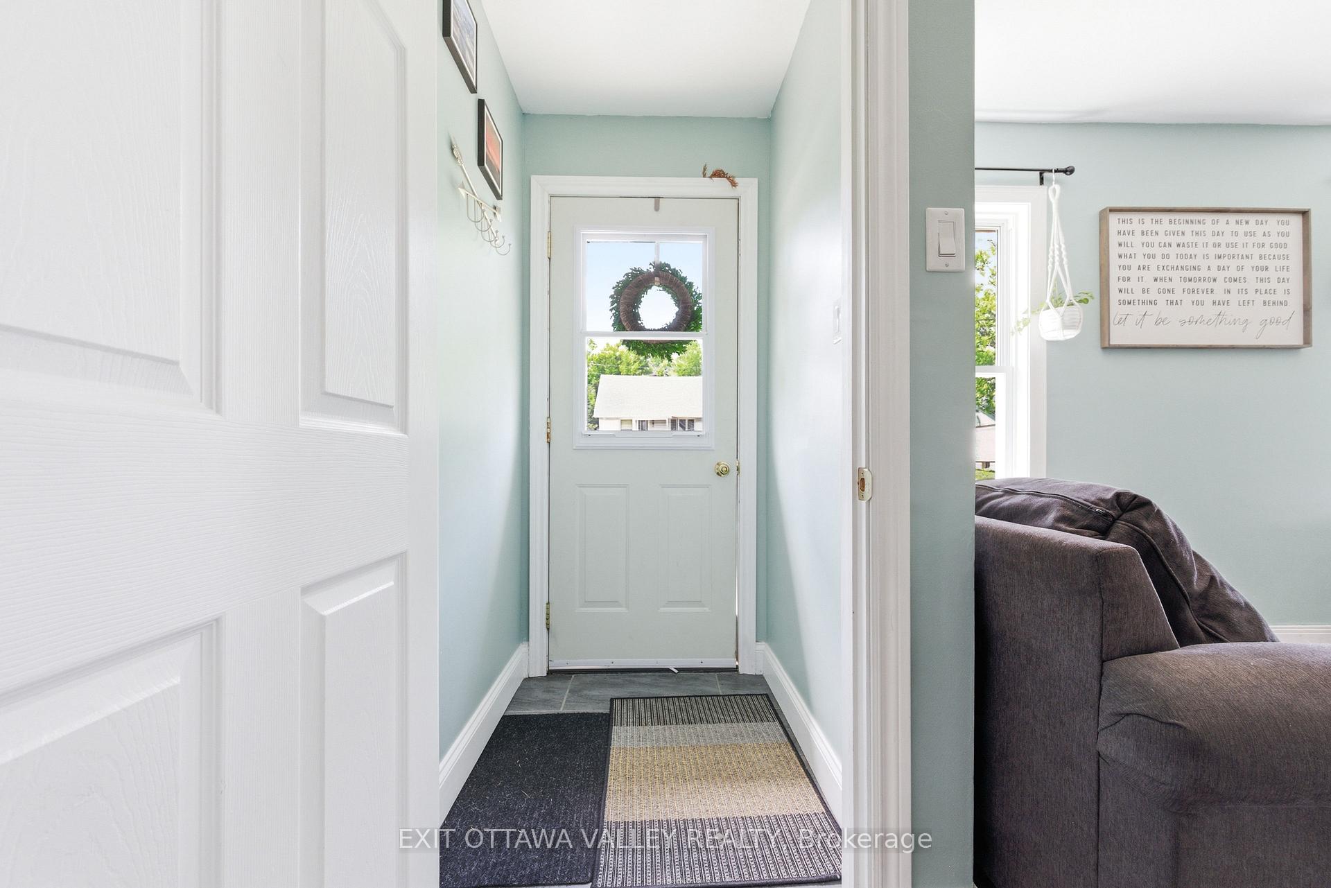 23 Summit Street, Deep River — photo 4 of 5