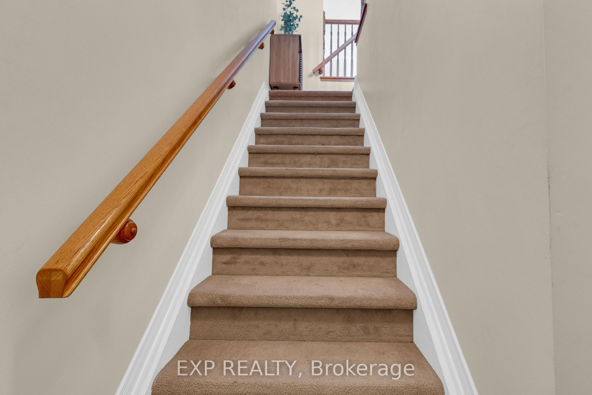 555 REARDON Private, Hunt Club - South Keys and Area — photo 3 of 5