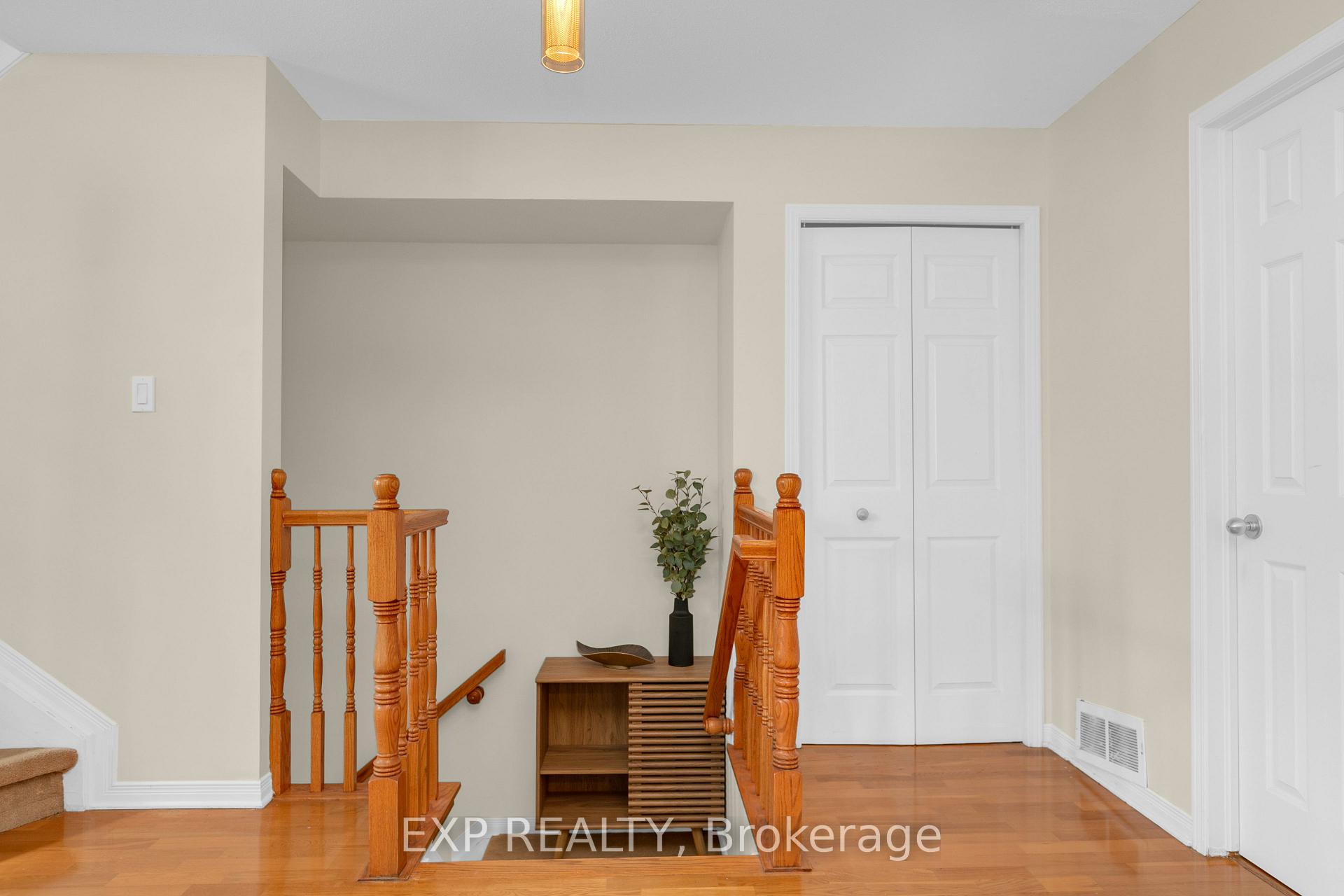 555 REARDON Private, Hunt Club - South Keys and Area — photo 4 of 5