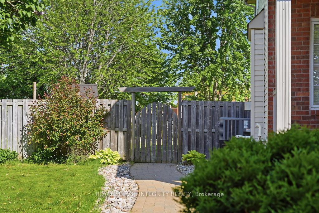 1067 Rocky Harbour Crescent, Blossom Park - Airport and Area — photo 2 of 5