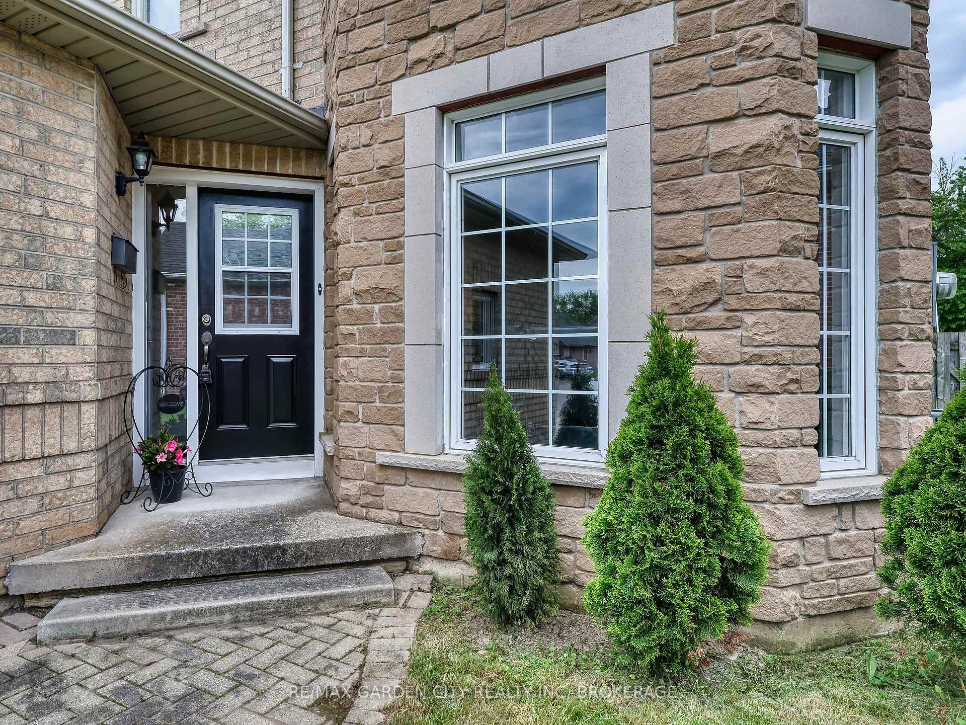 75 Jackson Court E, Welland — photo 2 of 5