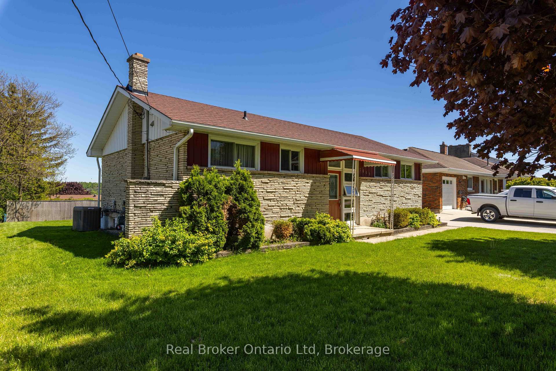 2669 3rd Avenue W, Owen Sound — photo 2 of 5