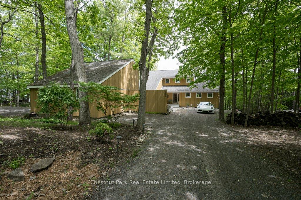 347 Prinyers Cove Crescent, Prince Edward County — photo 2 of 5